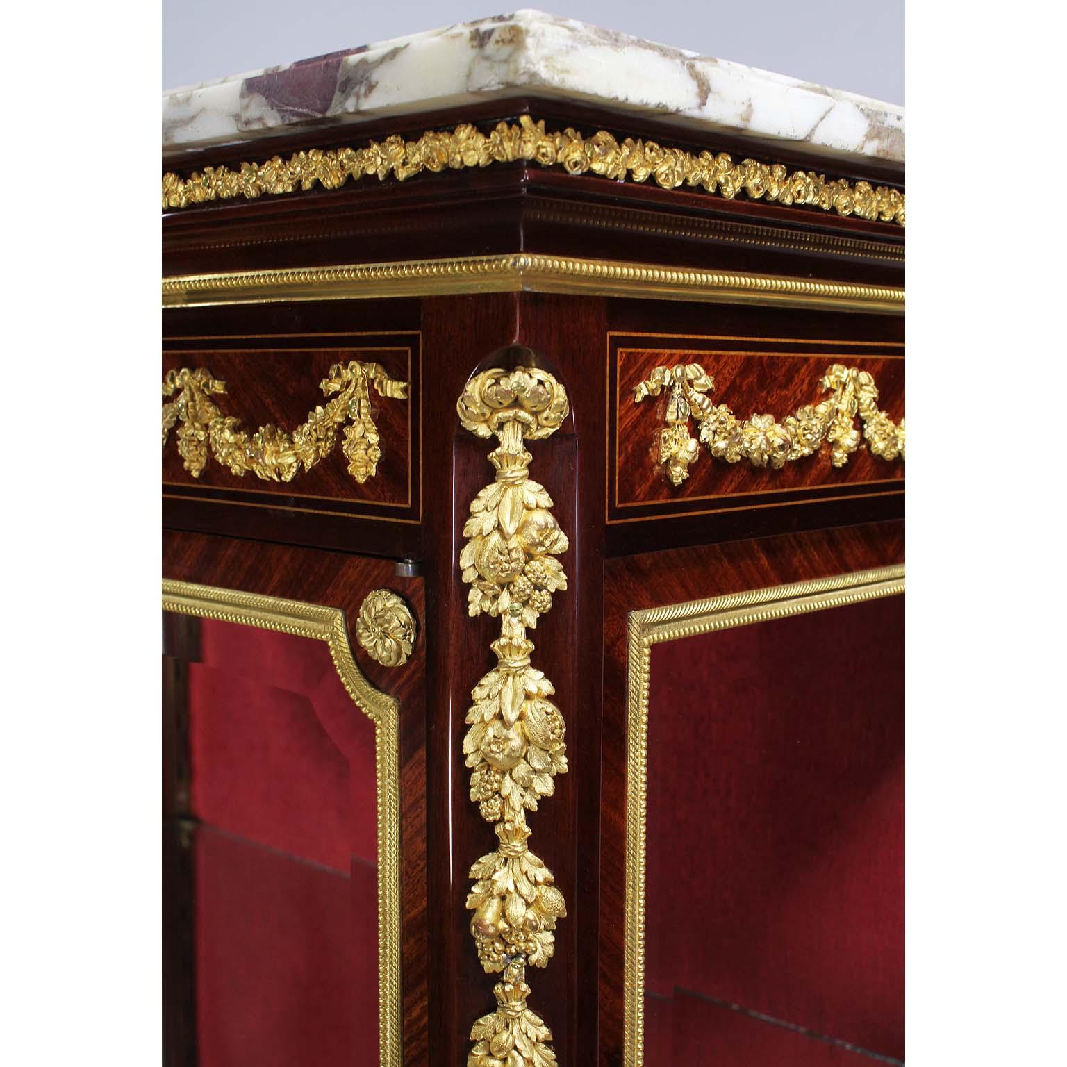 Vitrine française de style Louis XV de la Belle Époque en acajou et bronze doré, attr. Linke en vente 3