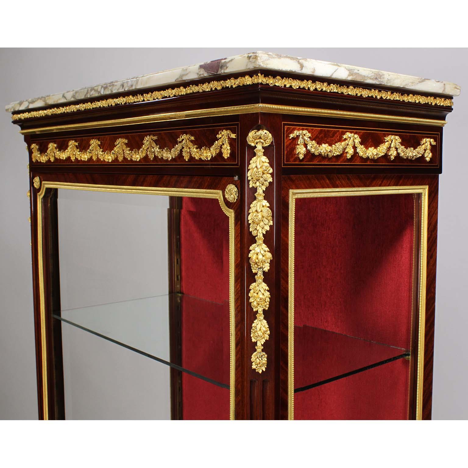 French Louis XV Style Belle Époque Mahogany & Ormolu-Mounted Vitrine Attr. Linke In Good Condition For Sale In Los Angeles, CA