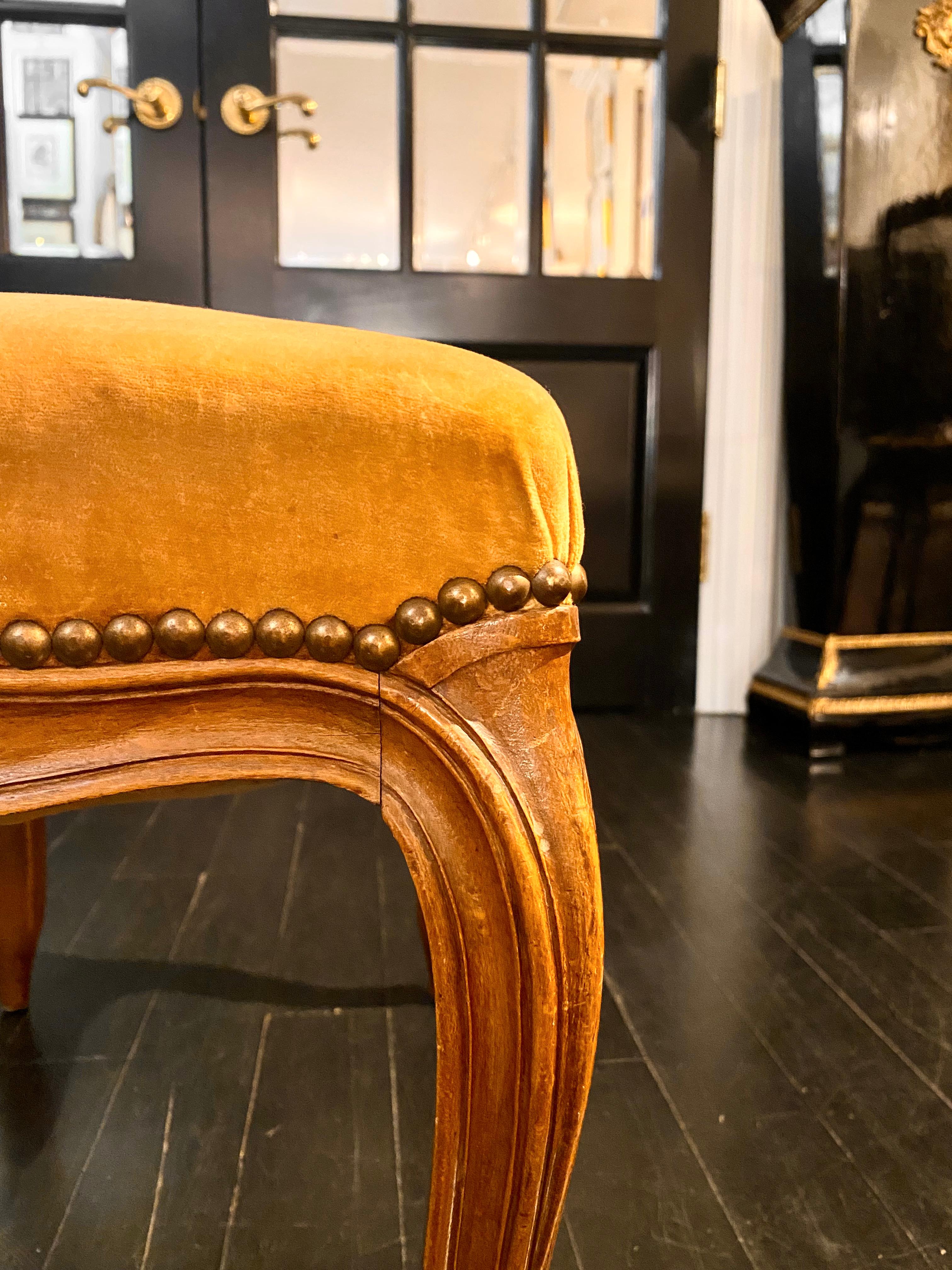 French Louis XV Style Bench or Footstool, Fawn, Caramel-Coloured Velvet In Good Condition In Montreal, Quebec