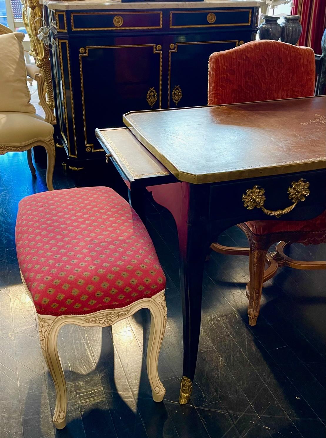 Banc français de style Louis XV, tissu rouge framboise en vente 3