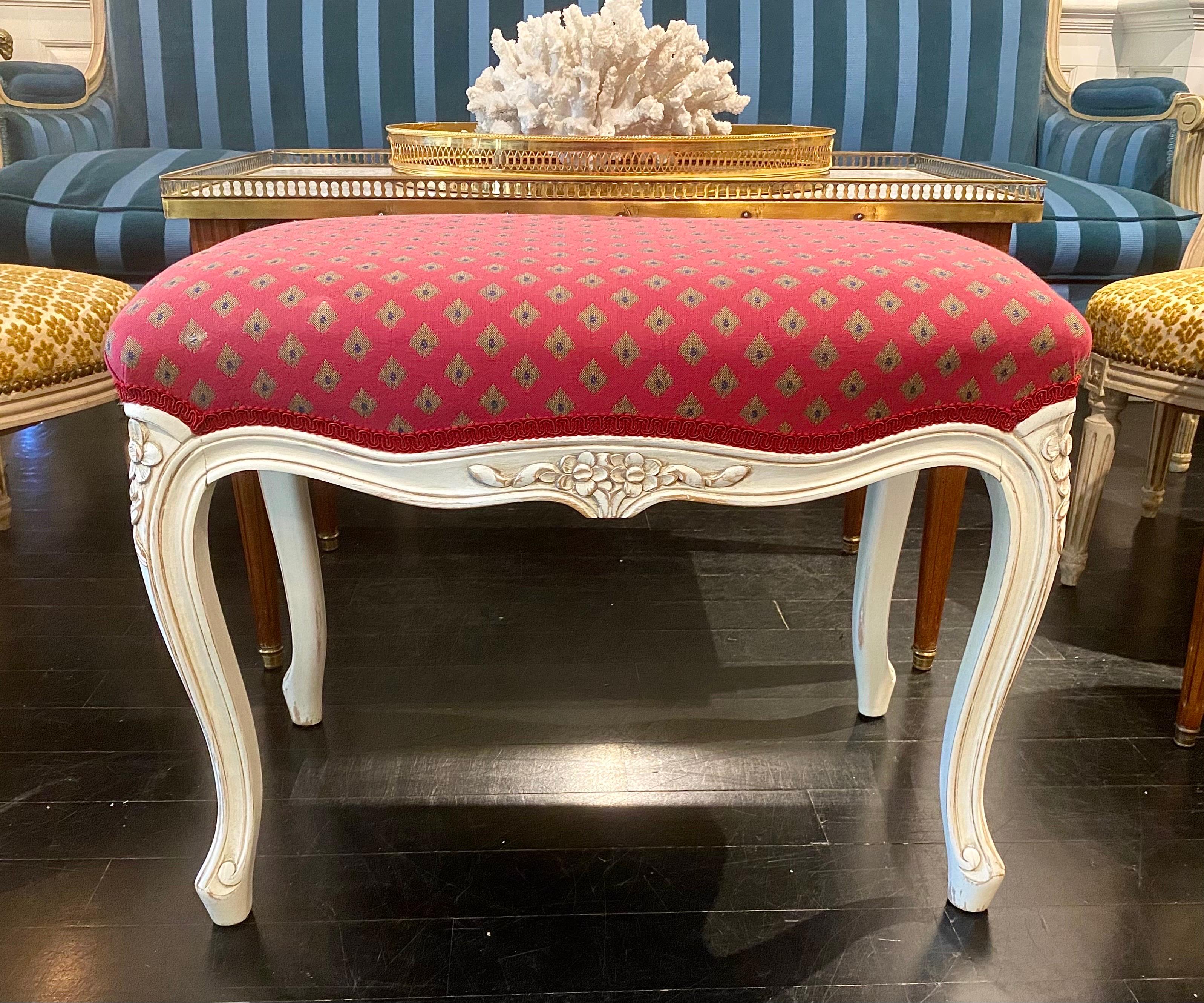 Banc français de style Louis XV, tissu rouge framboise en vente 7