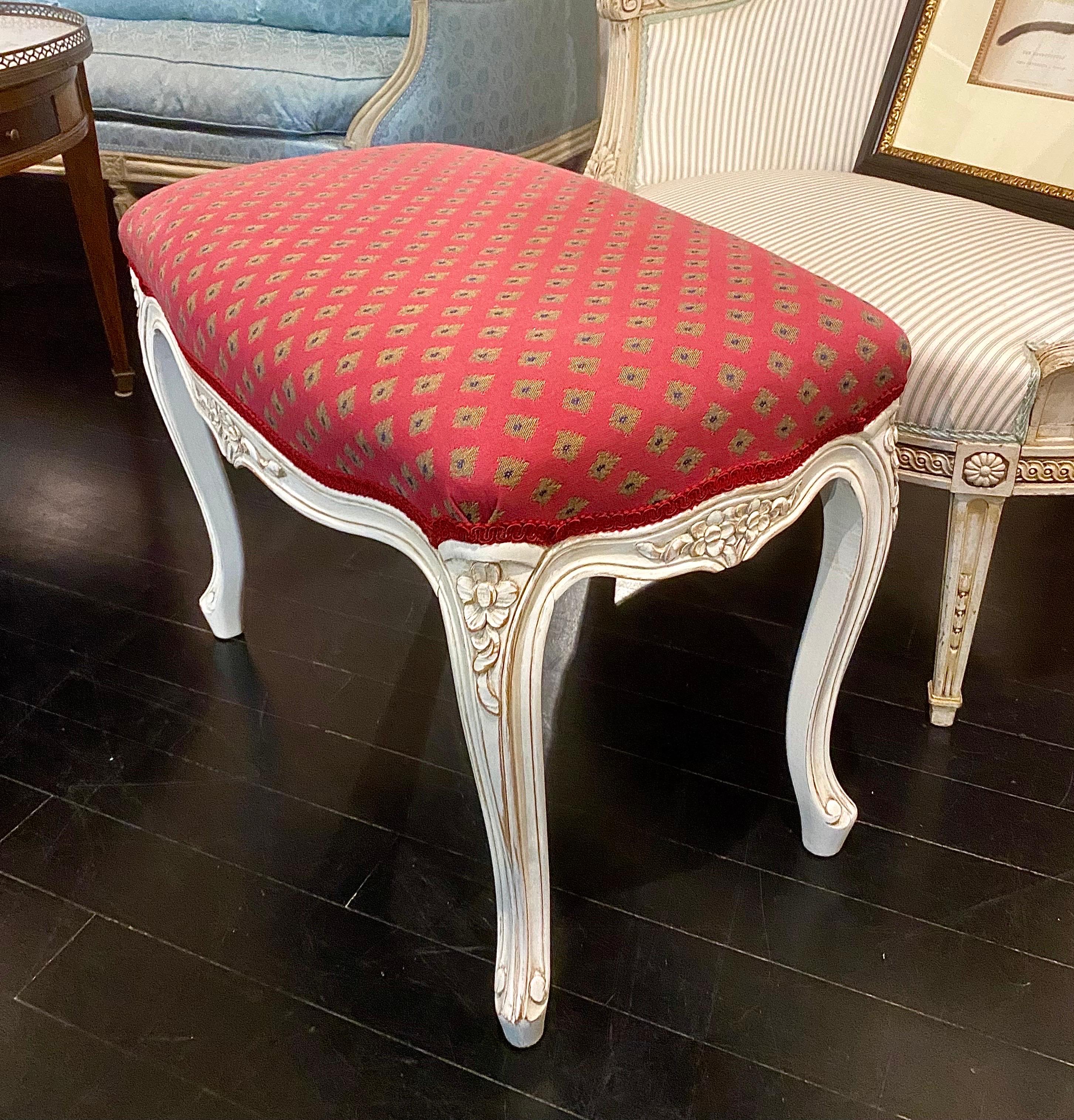 Banc français de style Louis XV, tissu rouge framboise en vente 9