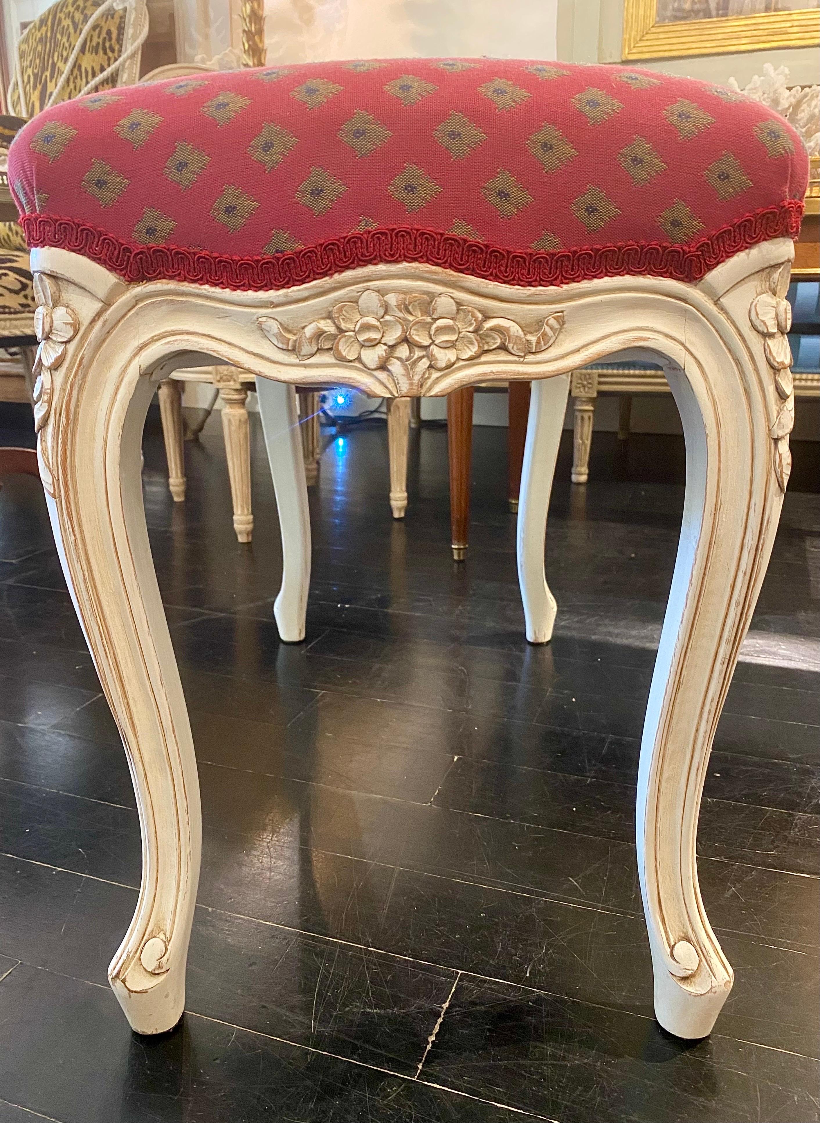 Banc français de style Louis XV, tissu rouge framboise en vente 12