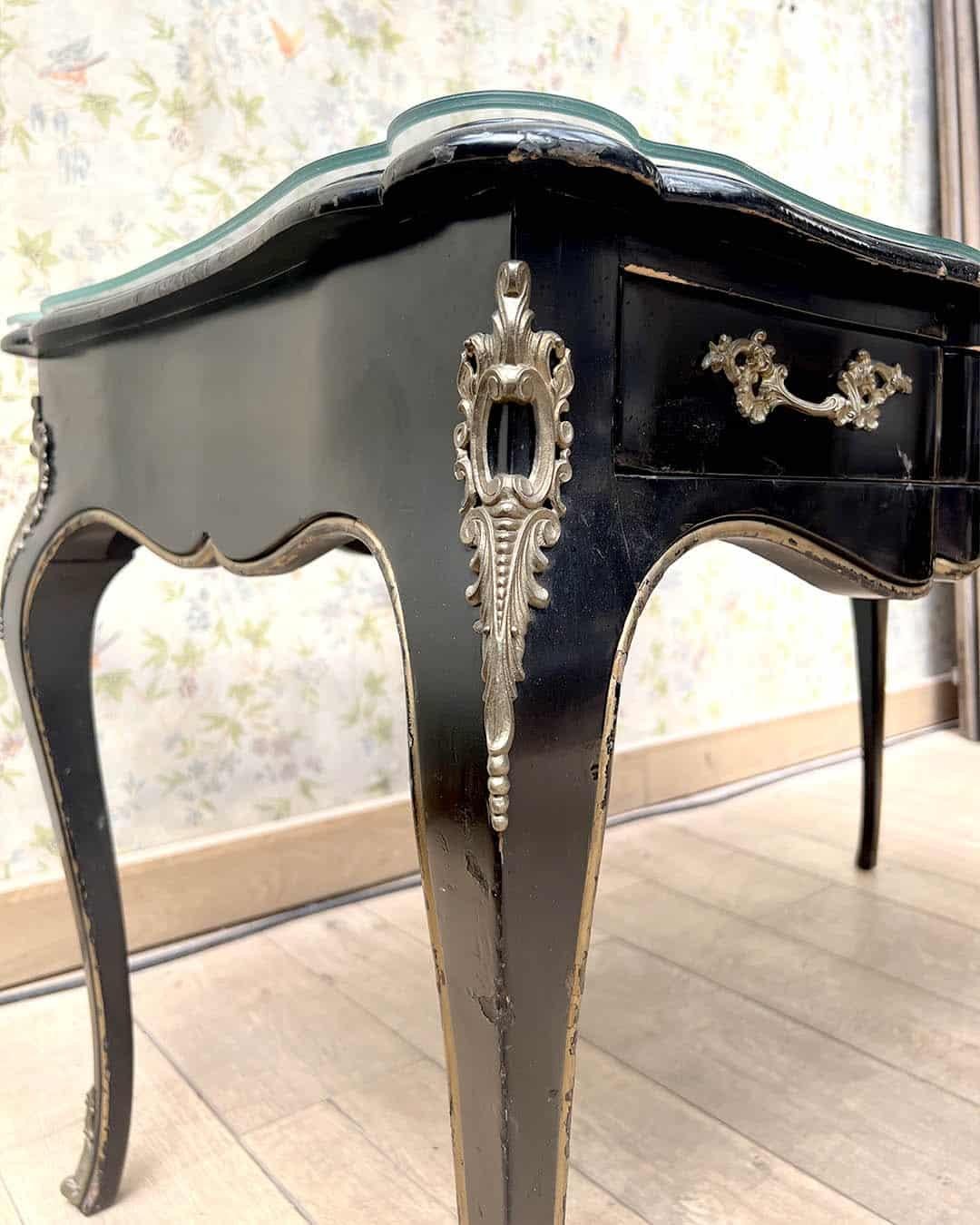 Bronze Bureau Plat de style Louis XV noirci et doré en vente