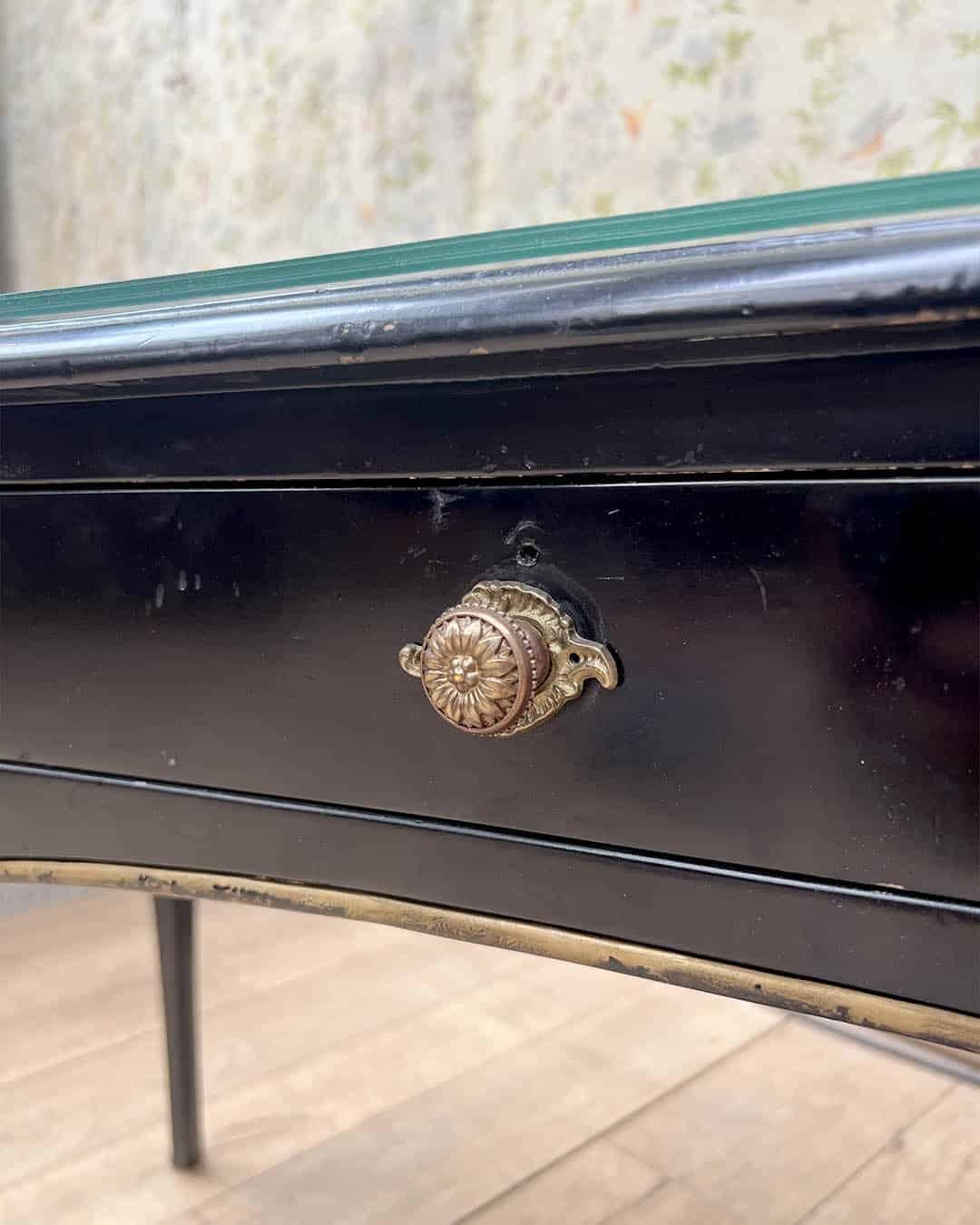 Bureau Plat de style Louis XV noirci et doré en vente 2