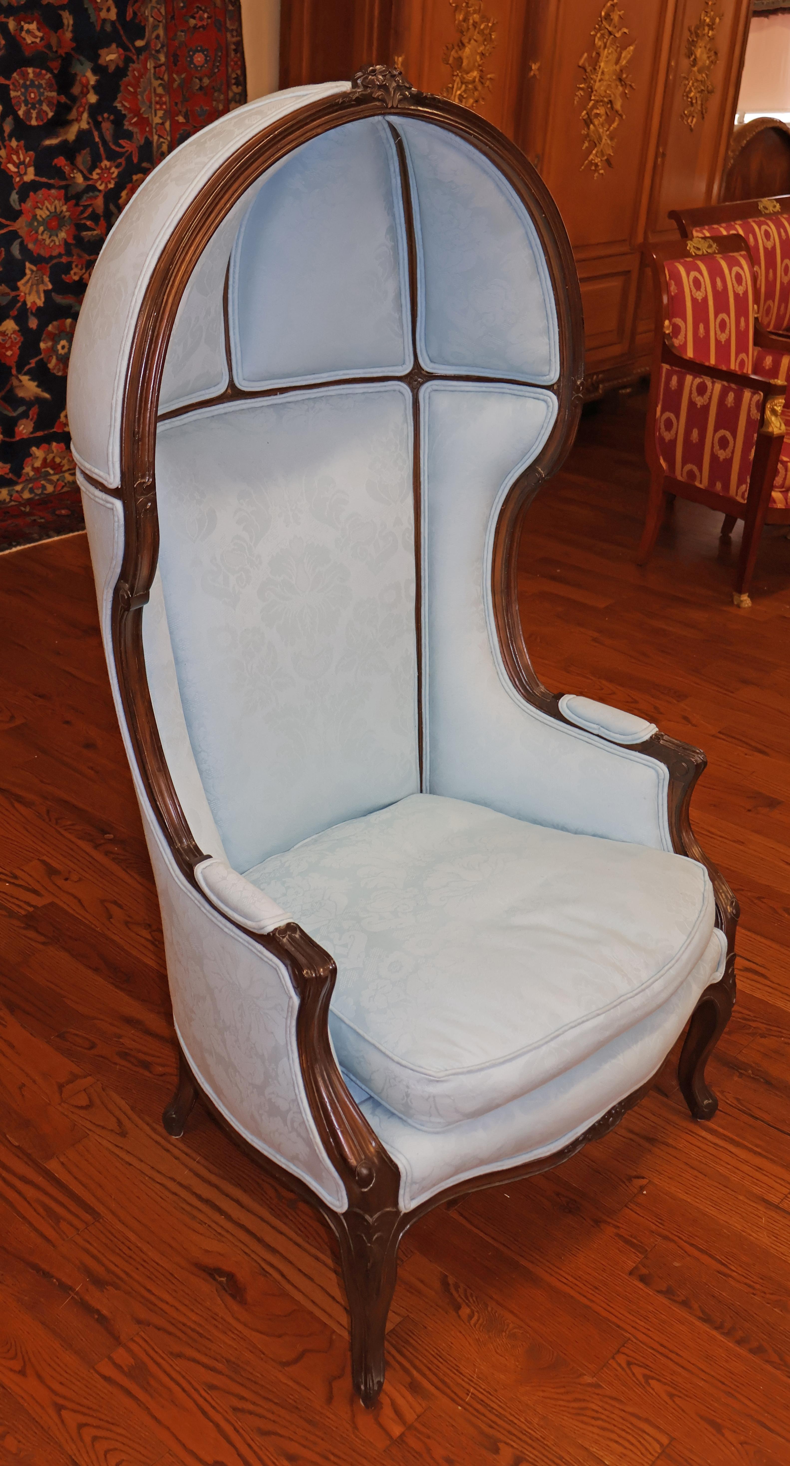 French Louis XV Style Blue Damask Fabric Hooded Porters Chair In Good Condition For Sale In Long Branch, NJ
