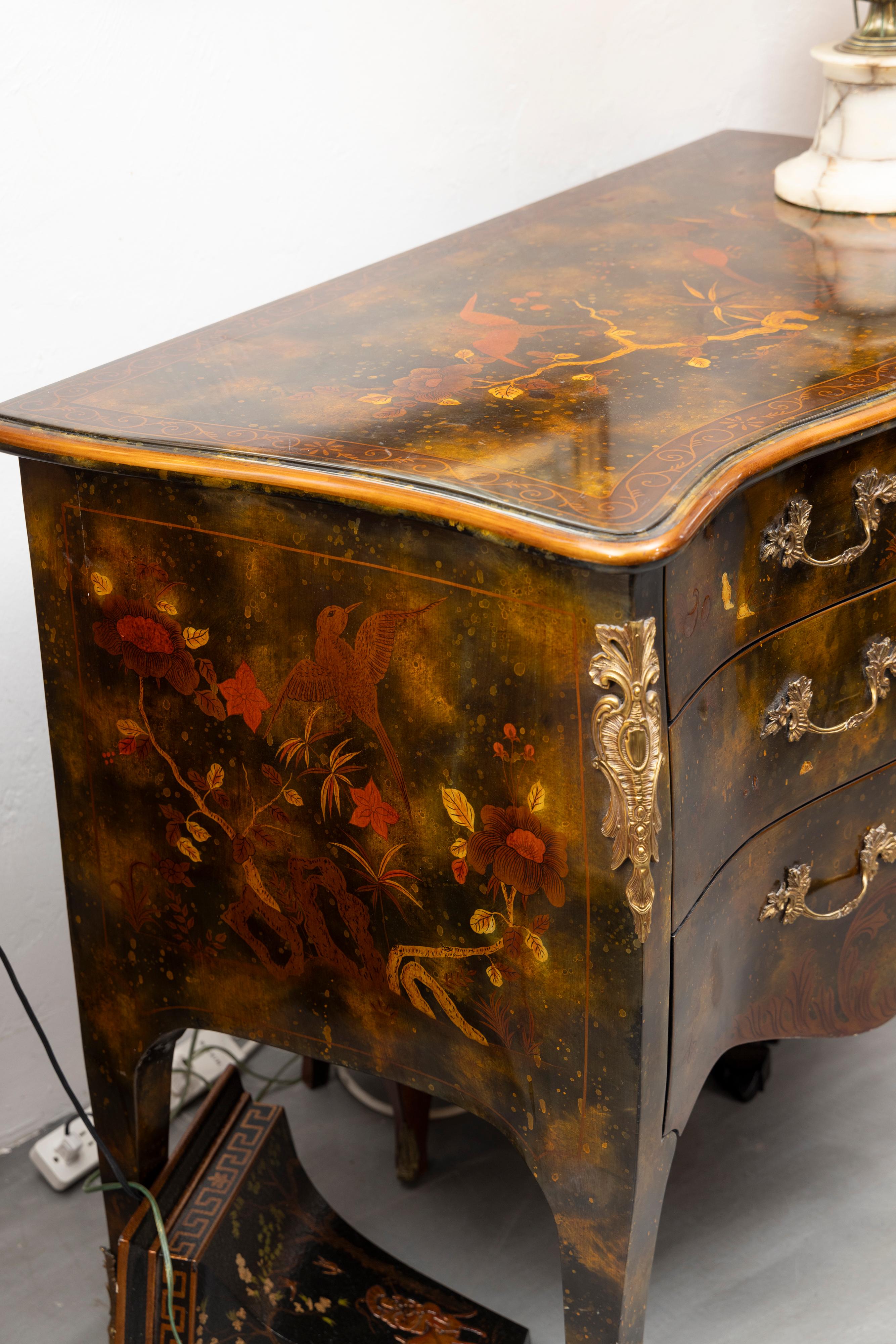 Cómoda Francesa Estilo Luis XV Bombe Chinoiserie Lacada Francés en venta