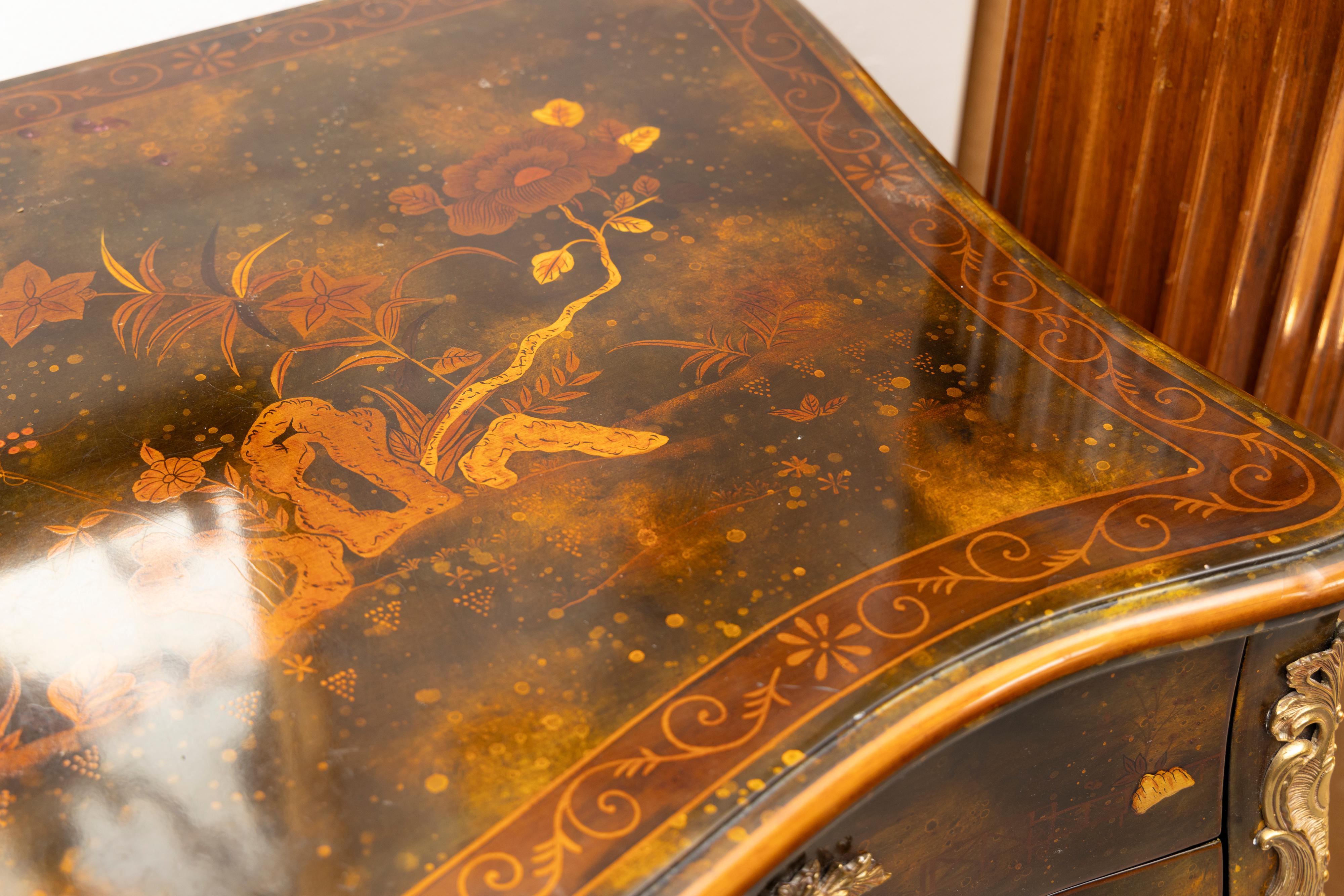 Cómoda Francesa Estilo Luis XV Bombe Chinoiserie Lacada Pintado a mano en venta
