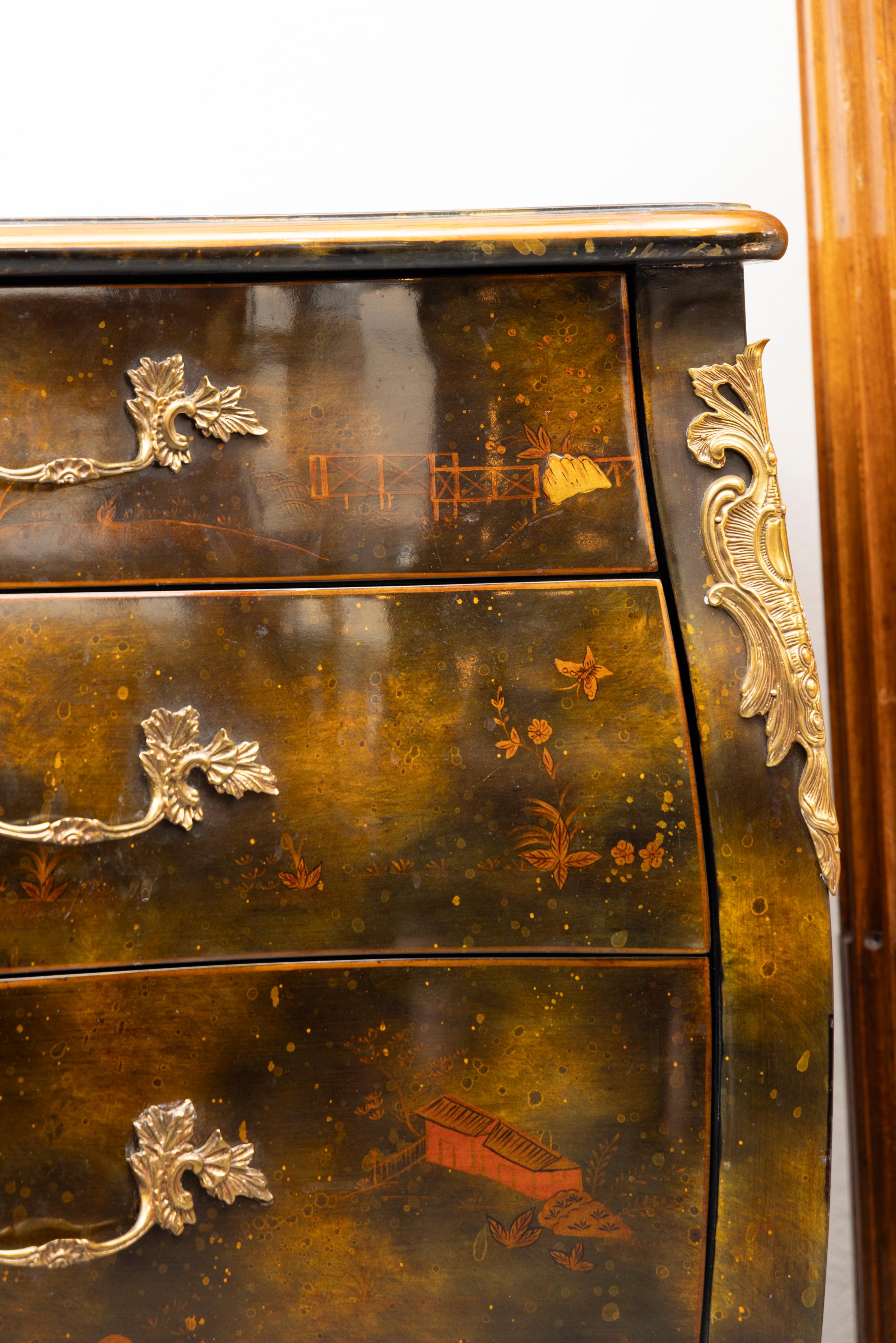 Cómoda Francesa Estilo Luis XV Bombe Chinoiserie Lacada siglo XX en venta