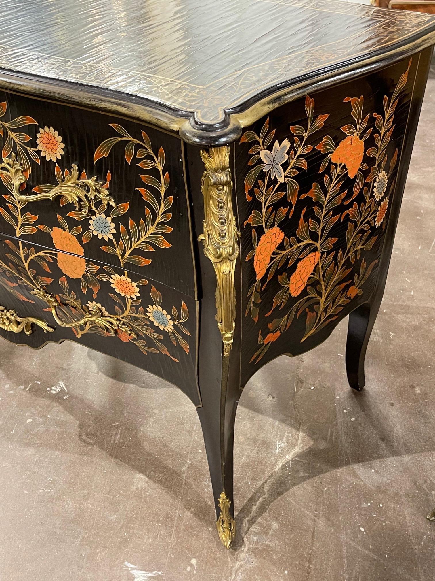 French Louis XV Style Bombe Painted Commode In Good Condition For Sale In Dallas, TX