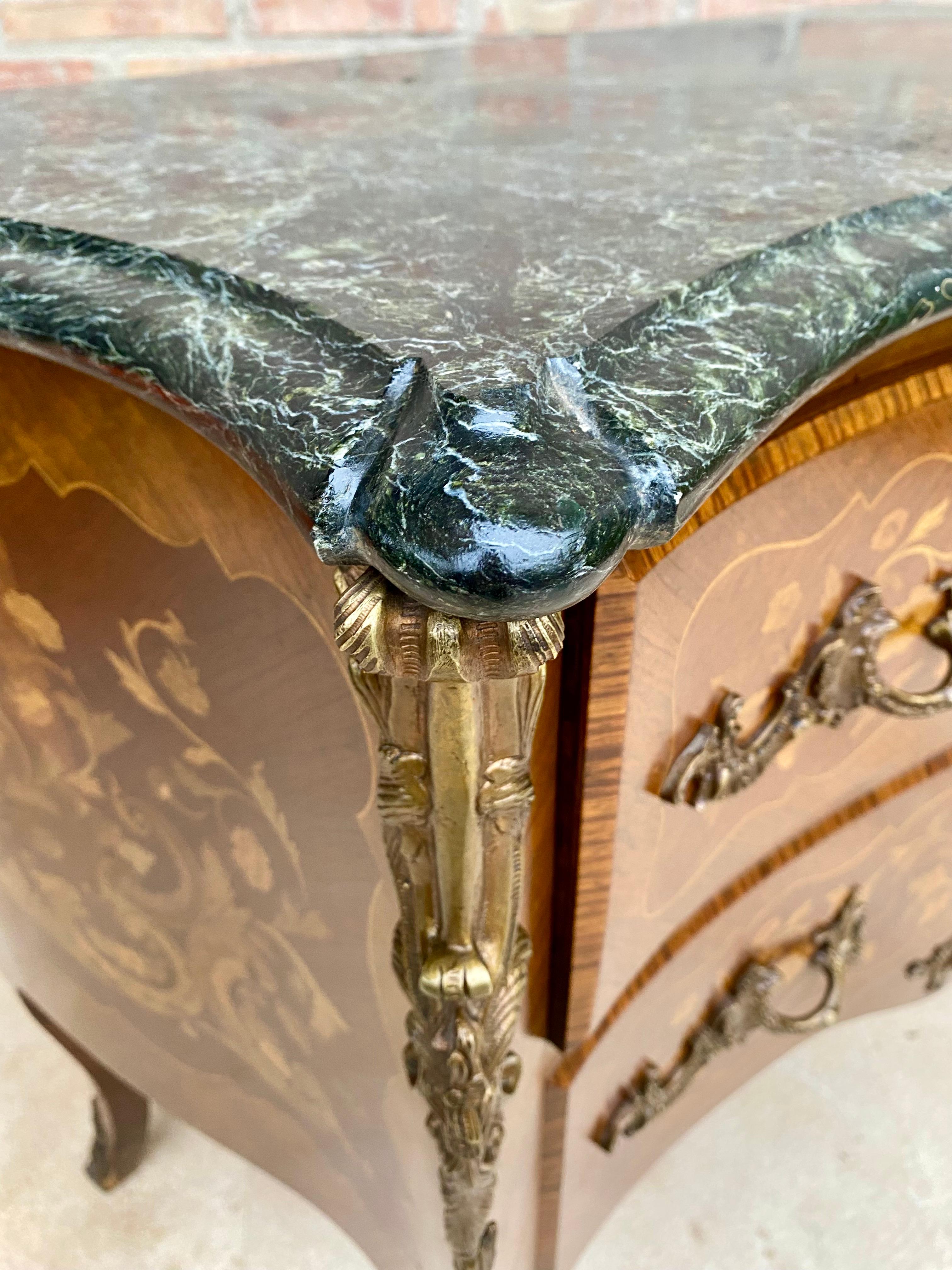 Commodo francese in stile Luigi XV Bombé in legno satinato intarsiato e ornato, 1940 in vendita 3