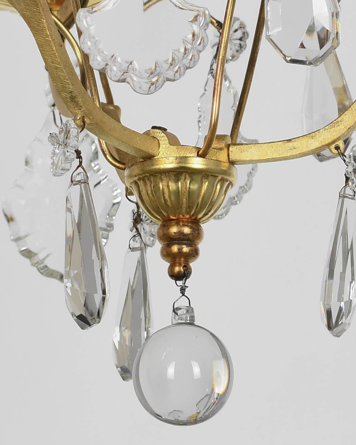 Lampadario francese in ottone e cristallo in stile Luigi XV in vendita 7