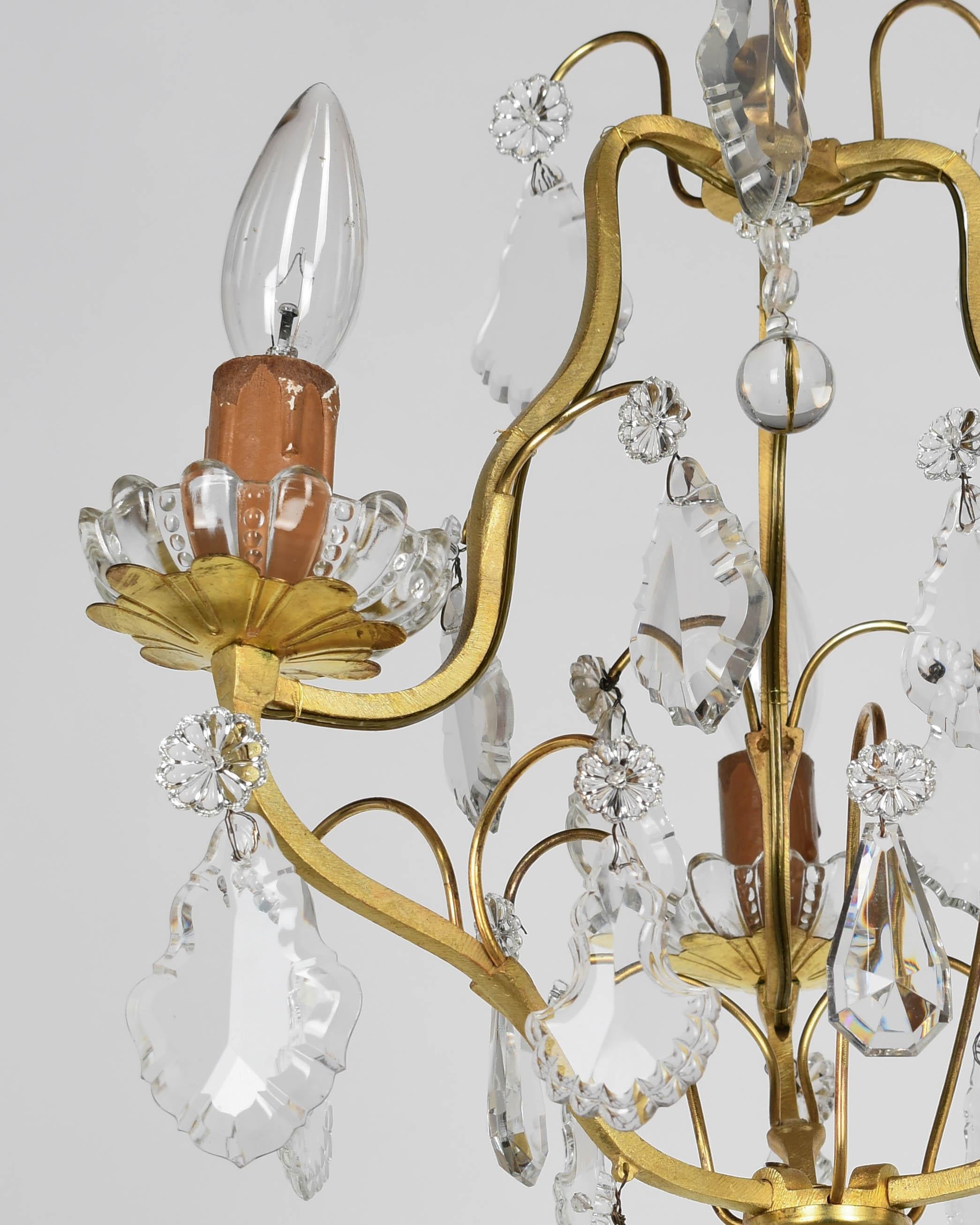 Lampadario francese in ottone e cristallo in stile Luigi XV in vendita 8