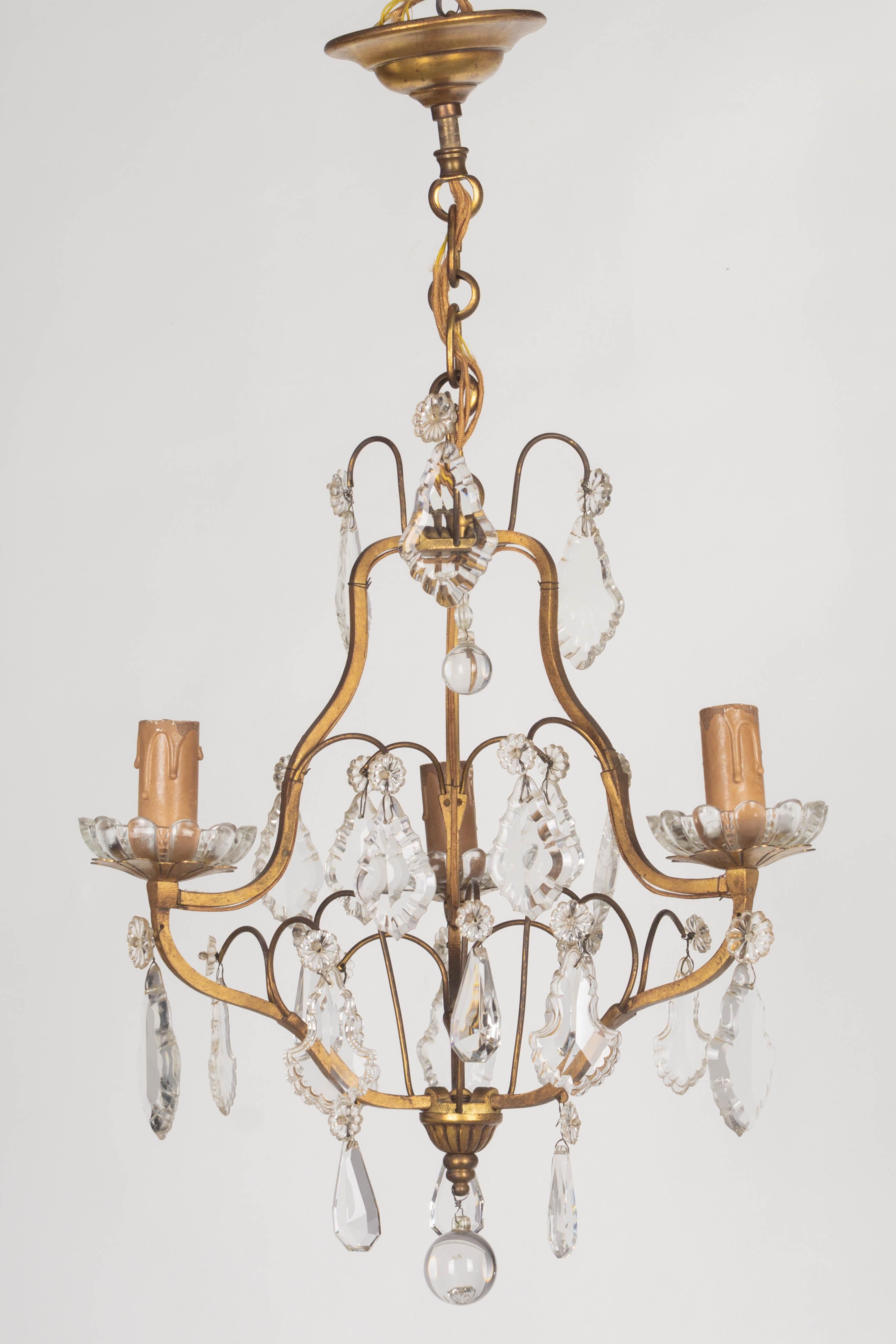 French Louis XV Style Brass & Crystal Chandelier In Good Condition For Sale In Winter Park, FL