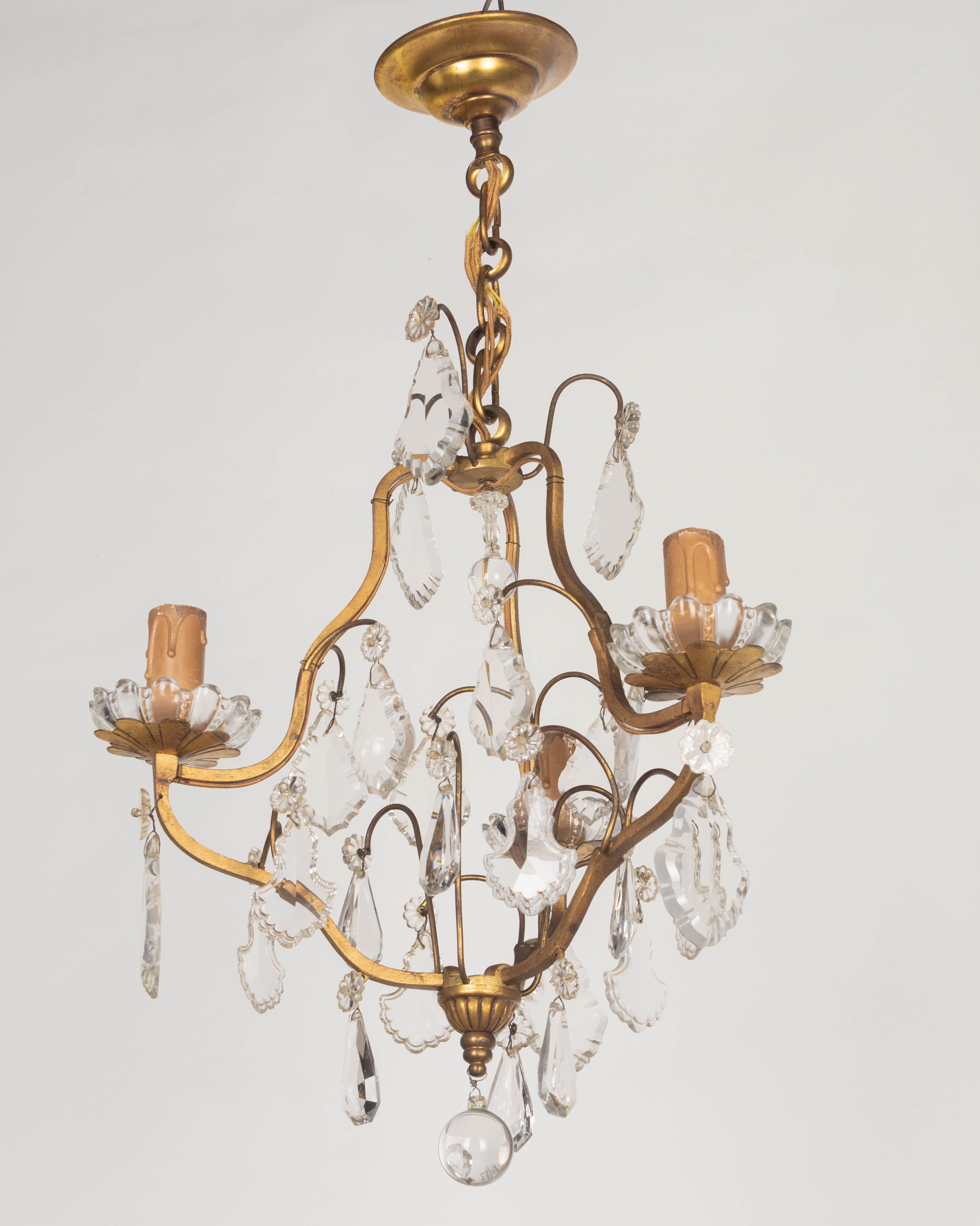 French Louis XV Style Brass & Crystal Chandelier For Sale 1