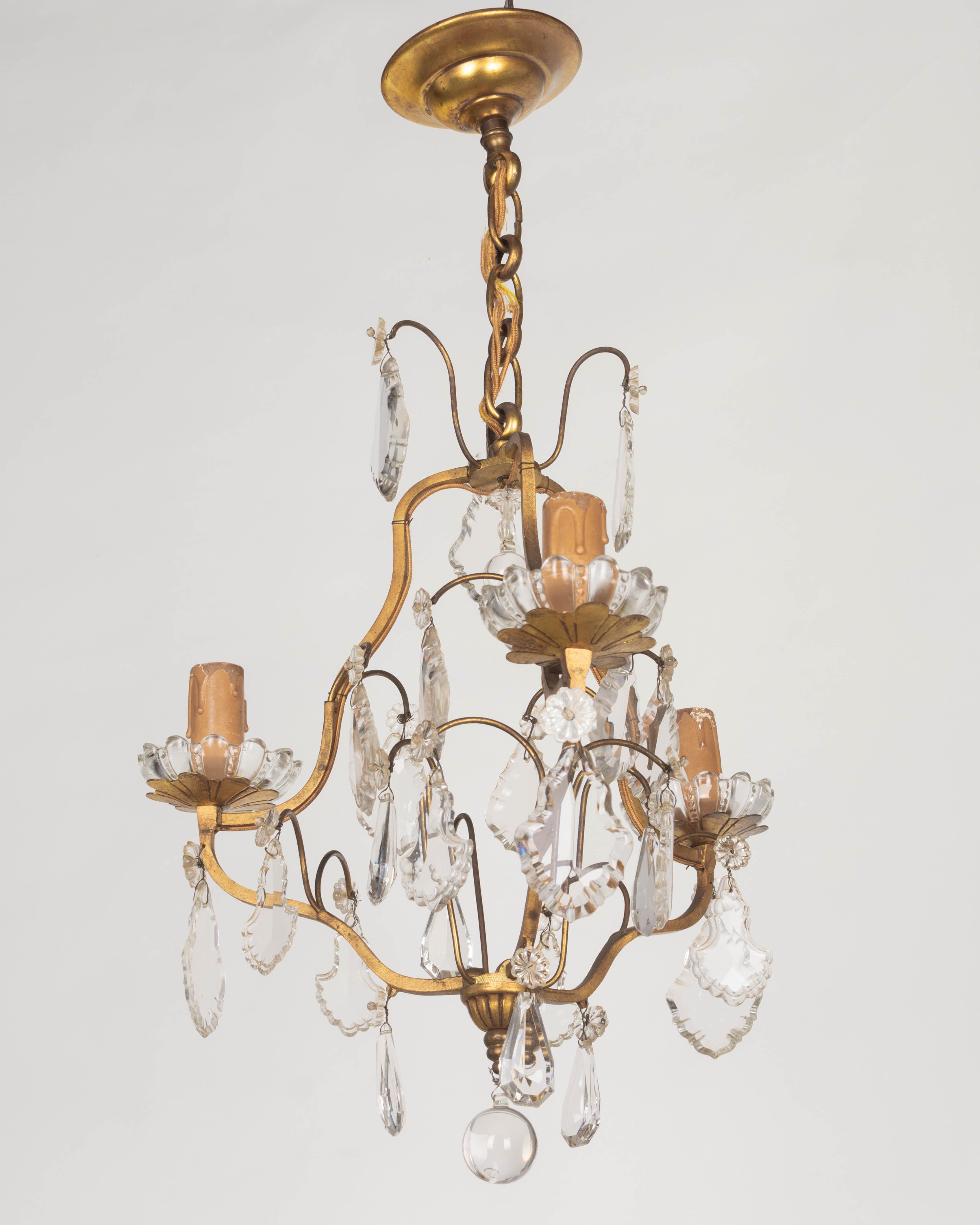 French Louis XV Style Brass & Crystal Chandelier For Sale 2