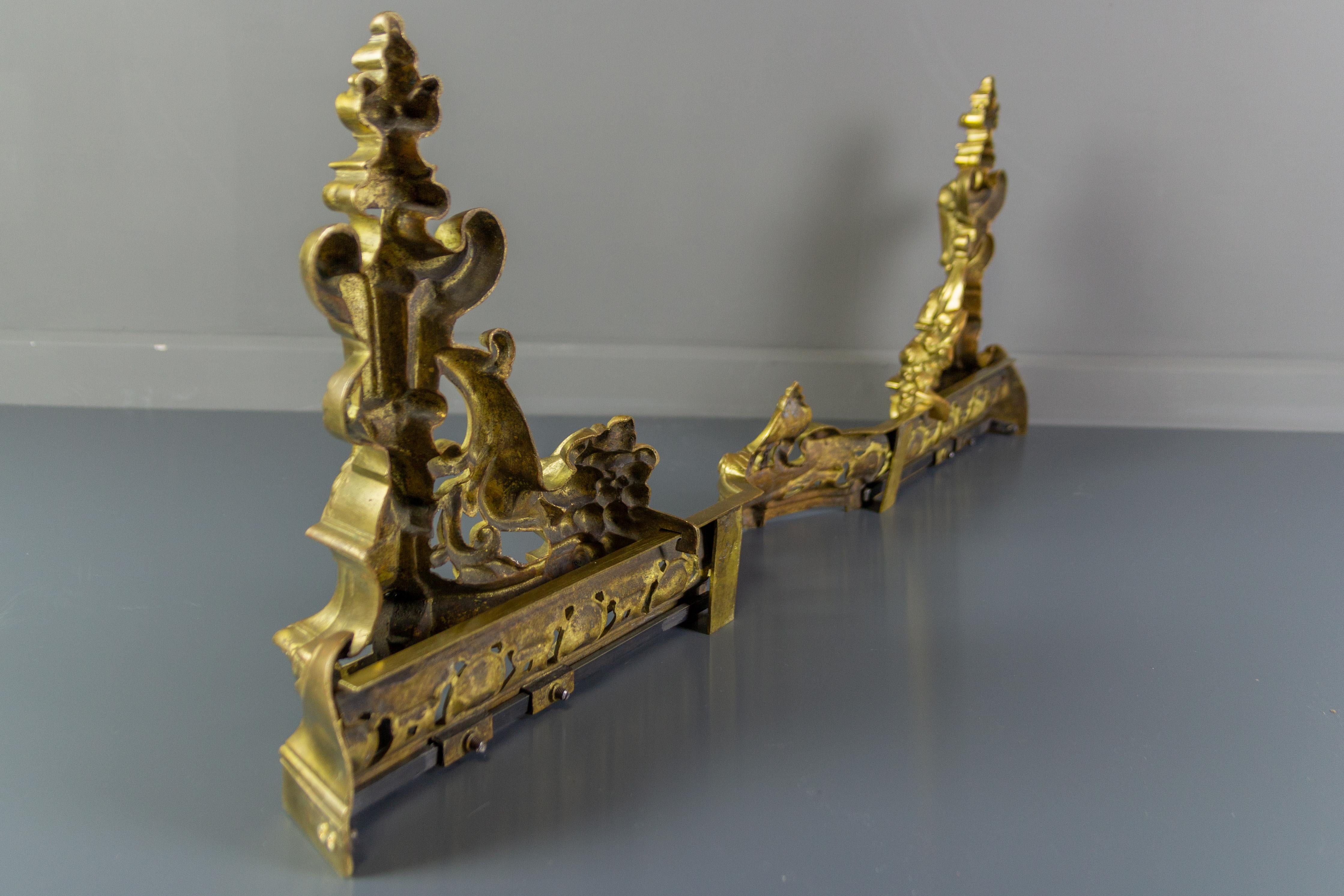 French Louis XV Style Bronze Adjustable Fireplace Fender, Late 19th Century 12
