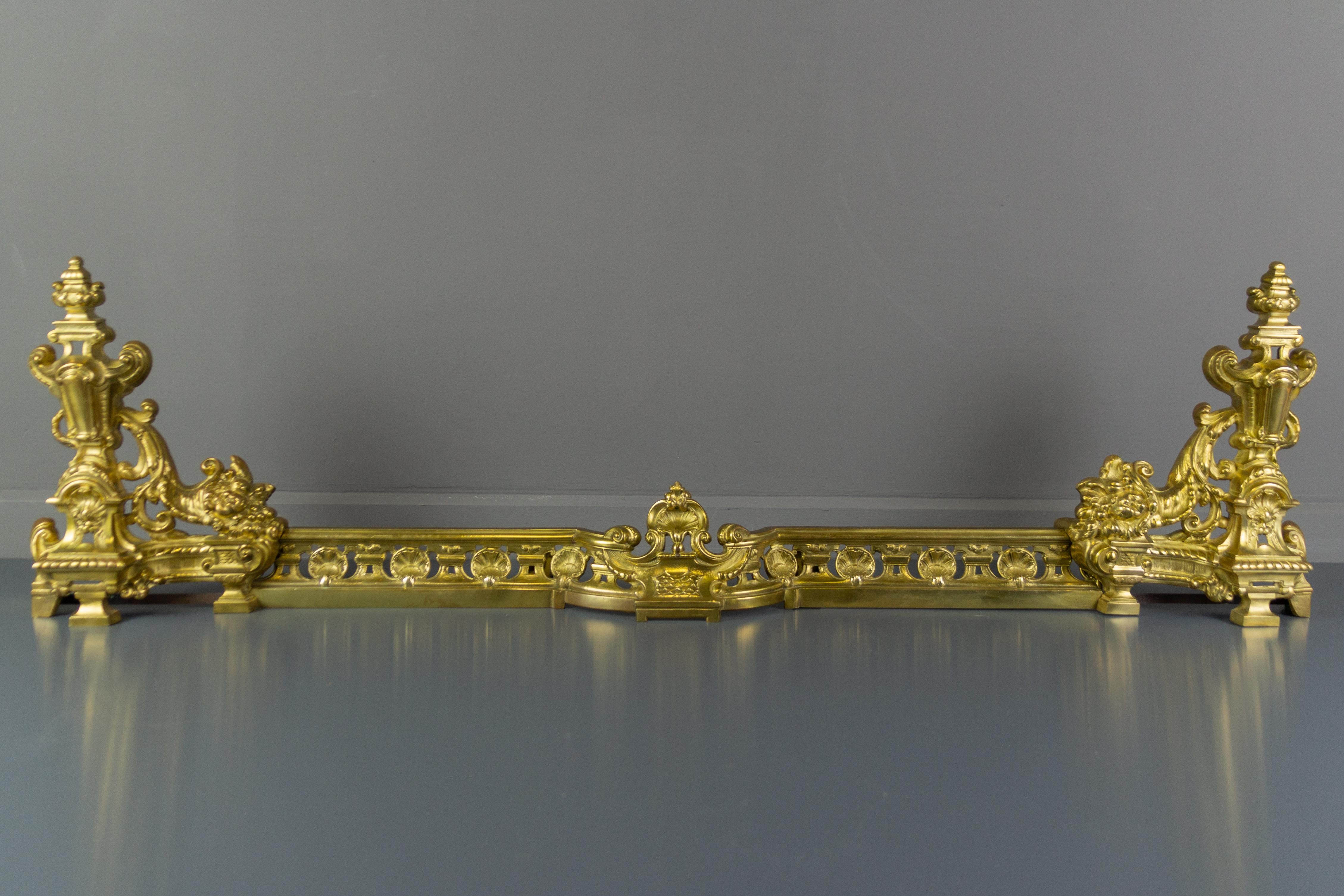 French Louis XV Style Bronze Adjustable Fireplace Fender, Late 19th Century In Good Condition In Barntrup, DE