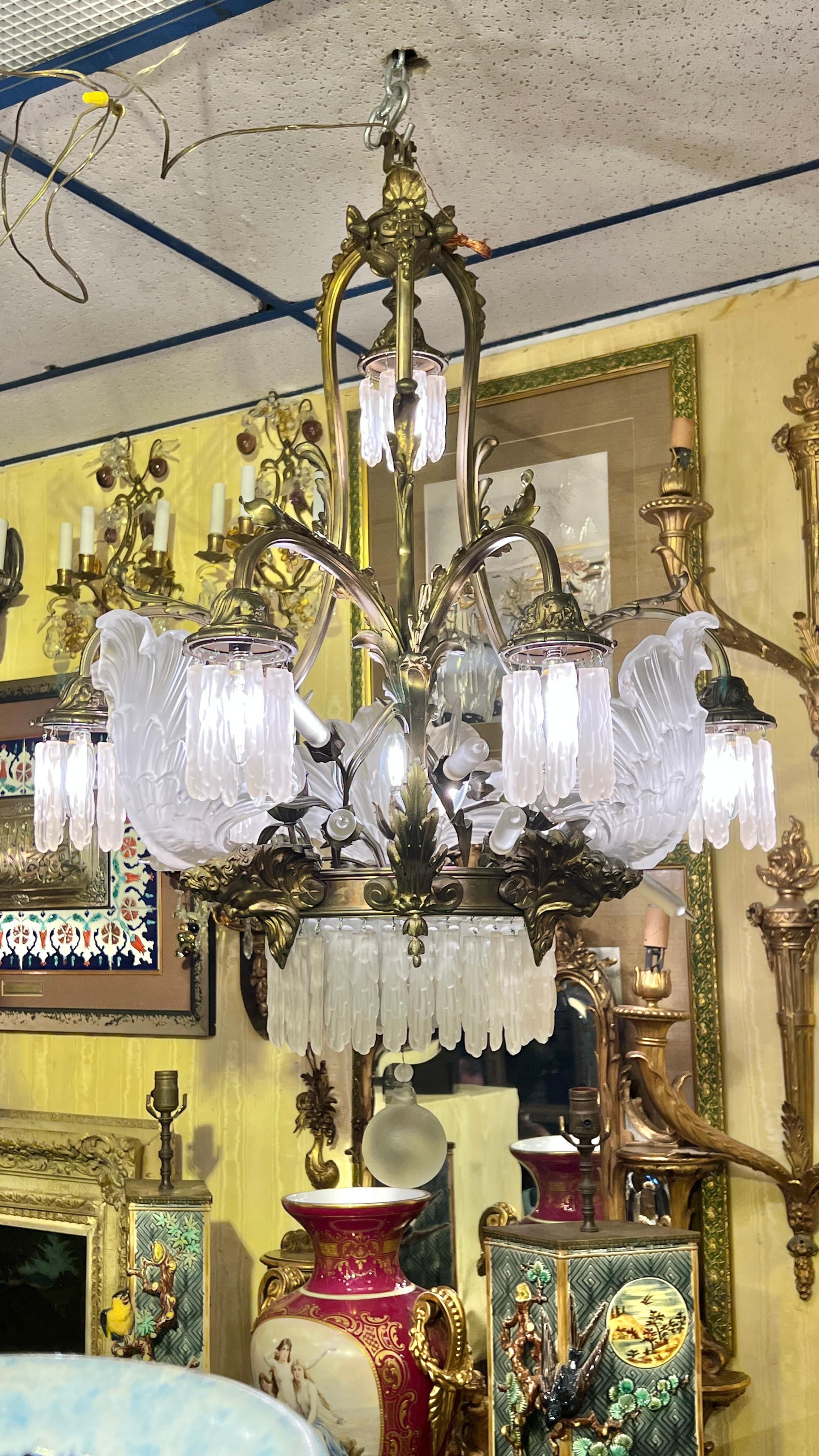 French Louis XV style  Bronze and frosted glass shell motif Chandelier For Sale 6
