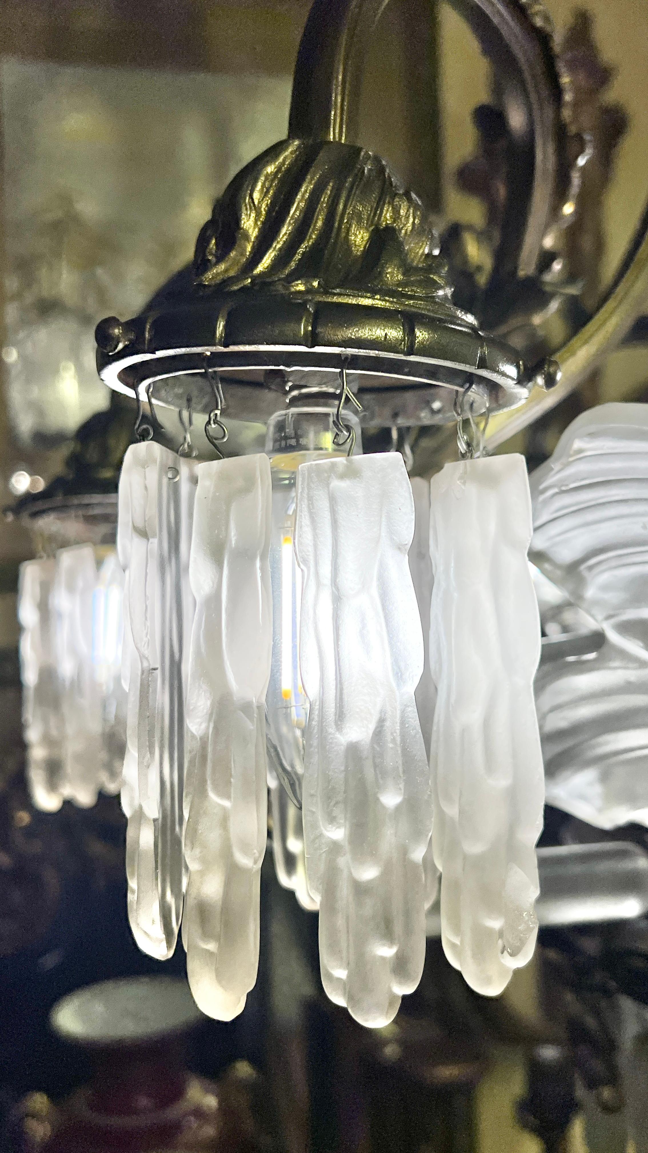 French Louis XV style  Bronze and frosted glass shell motif Chandelier For Sale 1