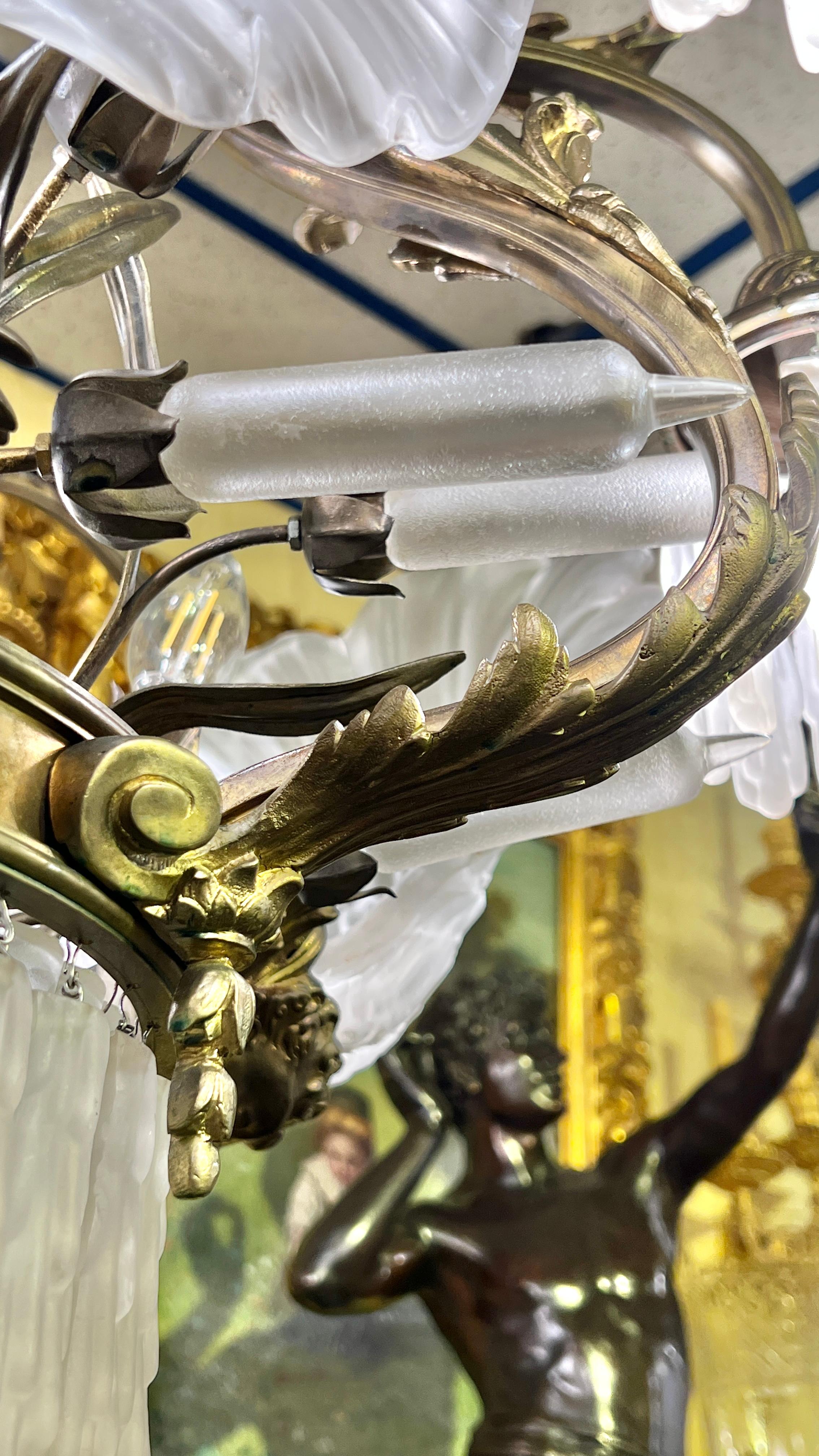 French Louis XV style  Bronze and frosted glass shell motif Chandelier For Sale 3