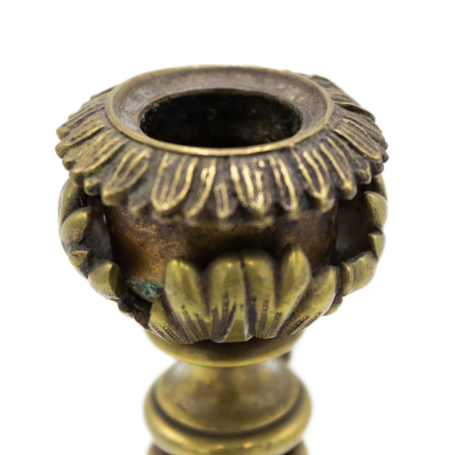 French Louis XV Style Bronze Candlestick In condizioni buone in vendita a Queens, NY