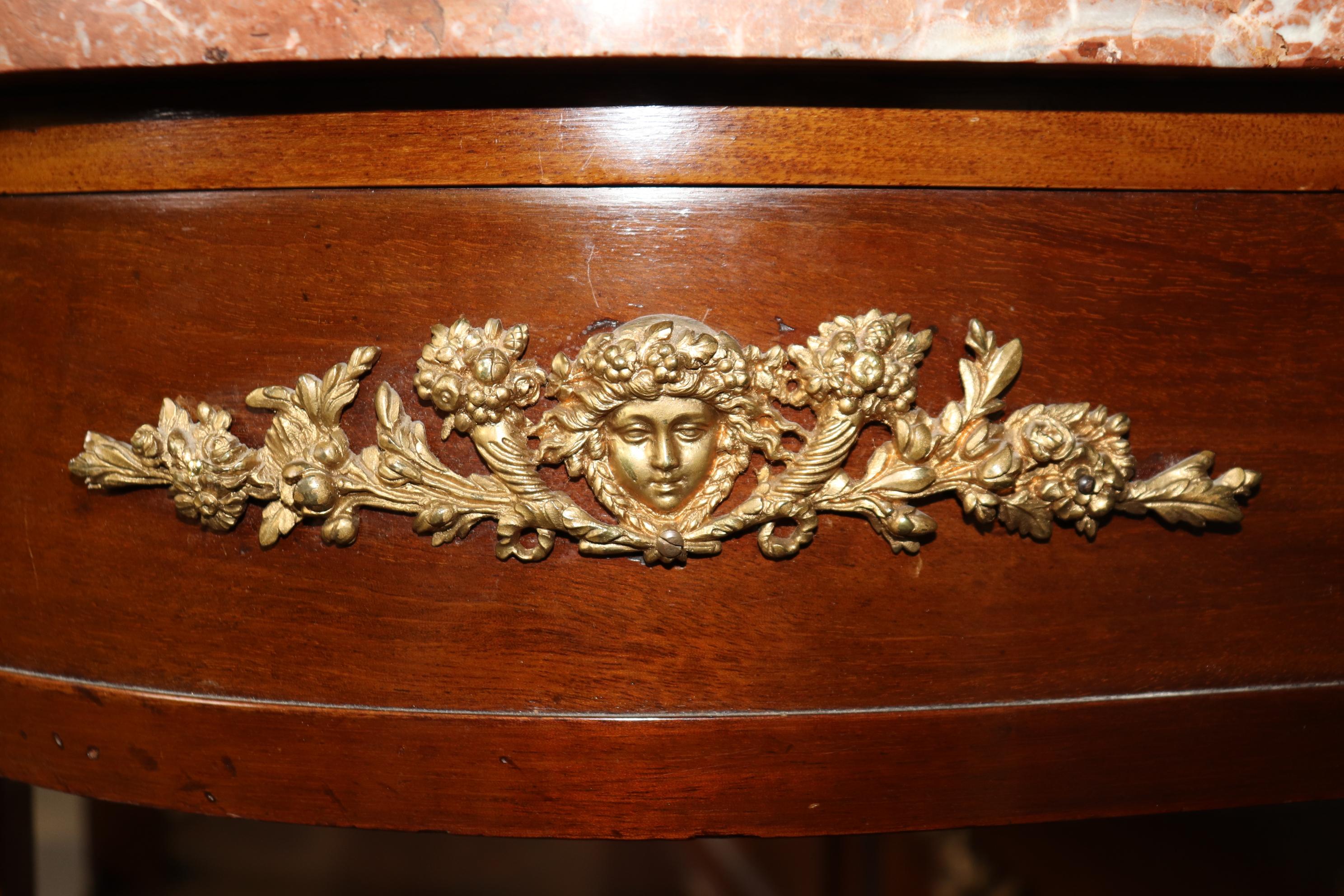 Francese Buffet francese in stile Luigi XV con specchio montato in bronzo e piano in marmo, circa 1890 in vendita