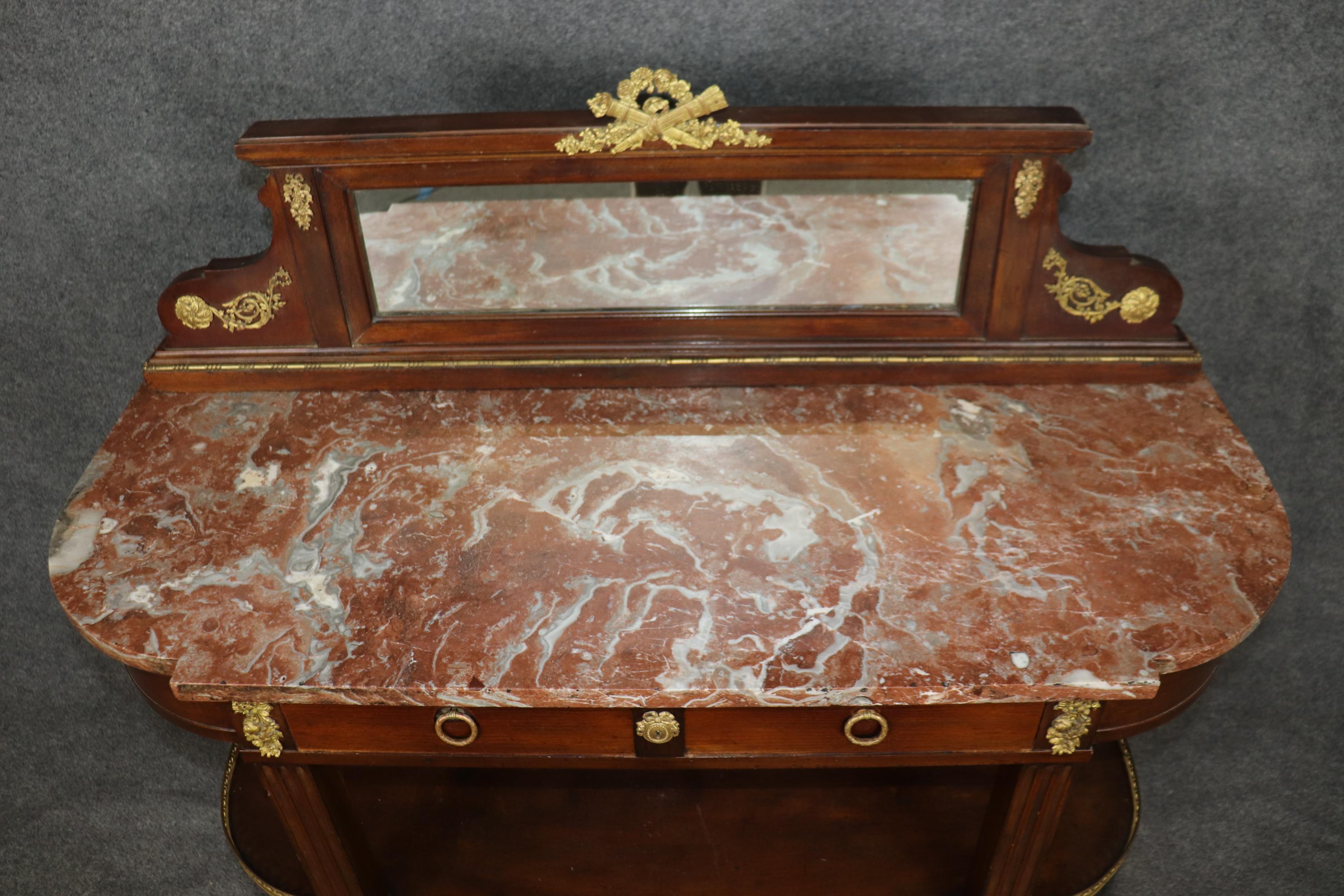 Bronzo Buffet francese in stile Luigi XV con specchio montato in bronzo e piano in marmo, circa 1890 in vendita