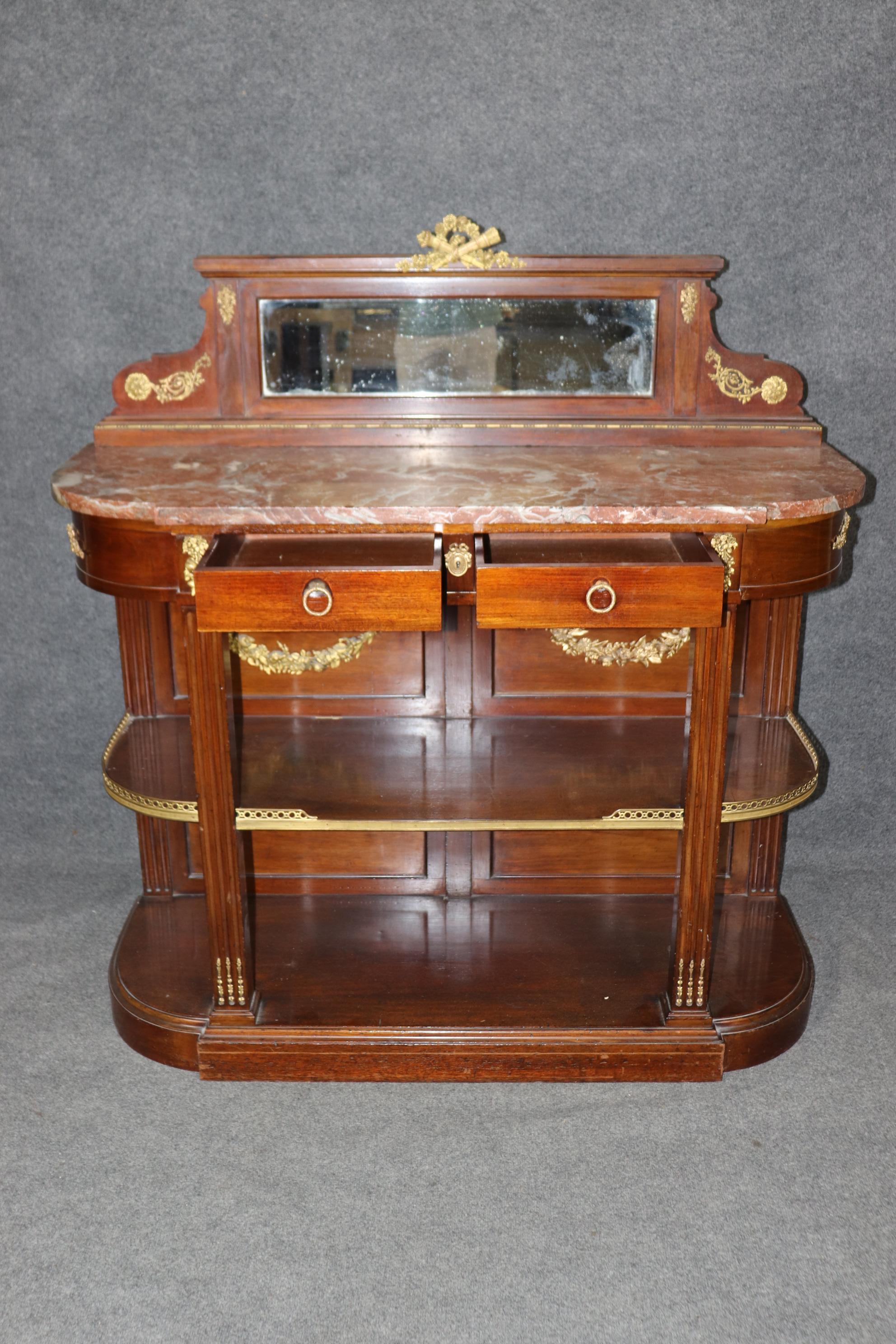 Buffet francese in stile Luigi XV con specchio montato in bronzo e piano in marmo, circa 1890 in vendita 1