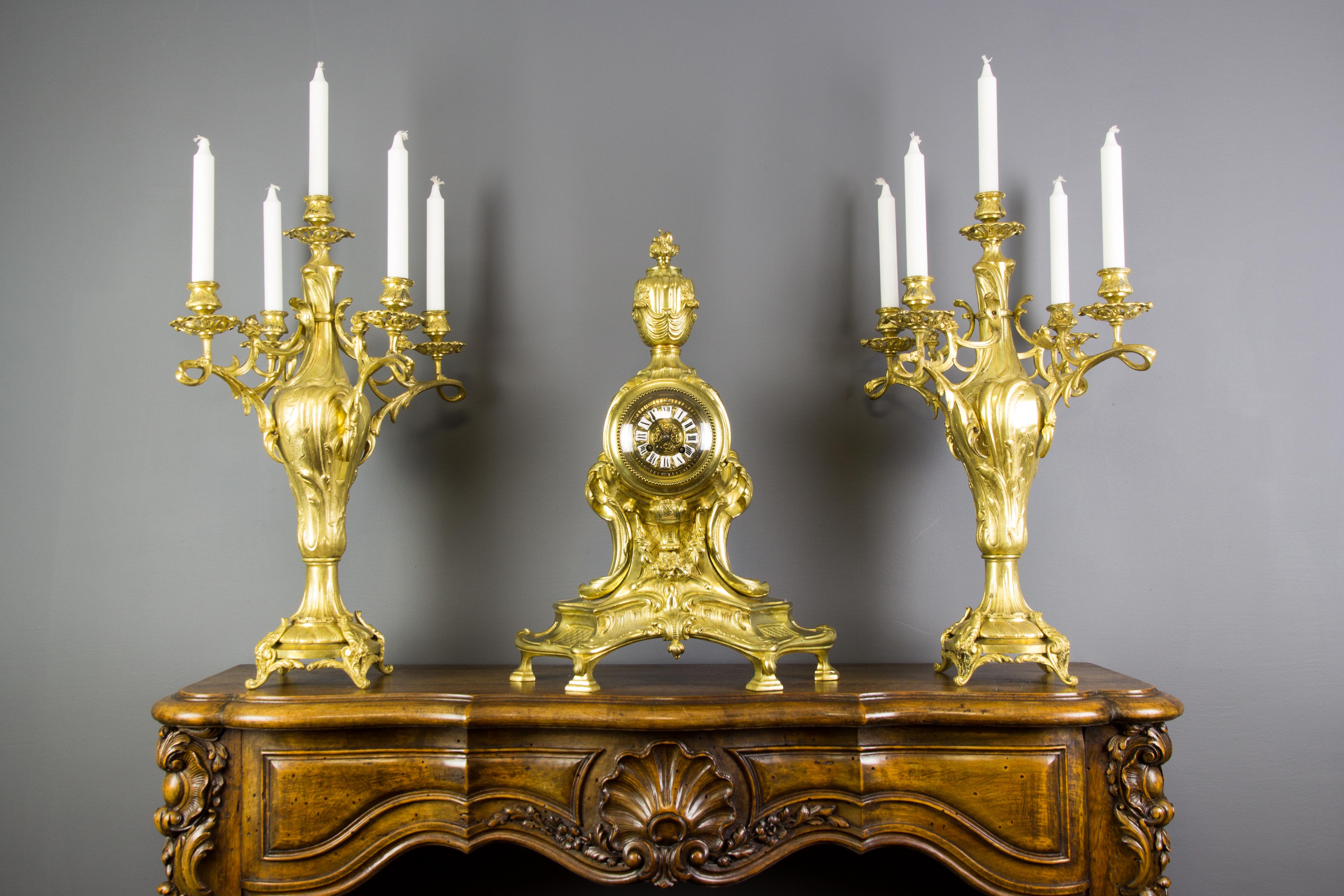 French Louis XV Style Bronze Three-Piece Garniture Clock Set In Good Condition For Sale In Barntrup, DE