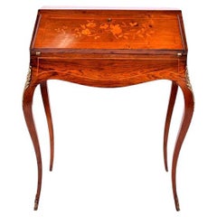 Bureau français de style Louis XV
