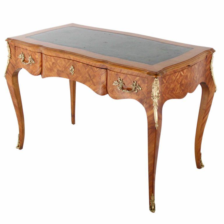 French Louis XV Style Bureau Plat In Excellent Condition In Vancouver, British Columbia