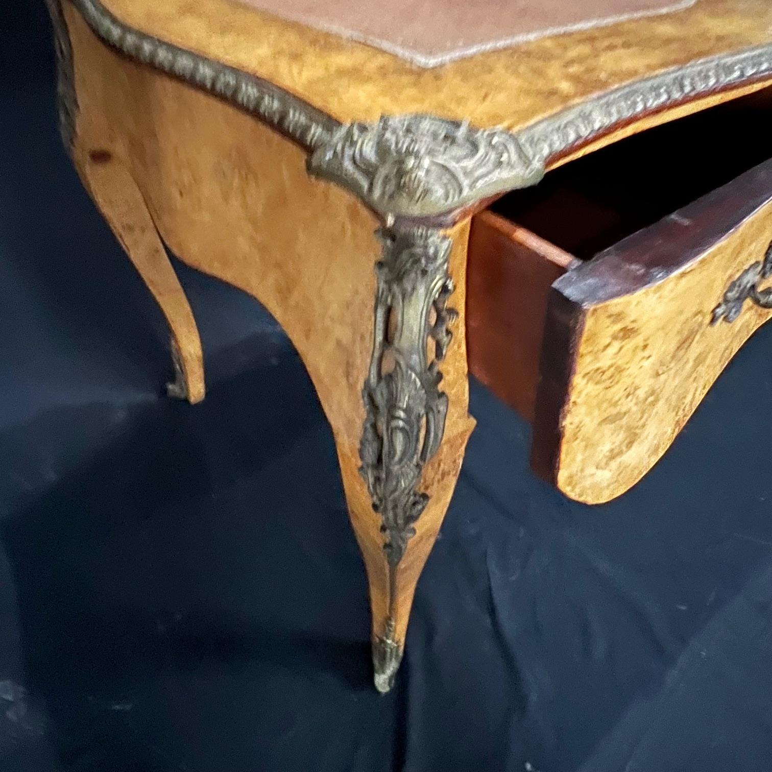 French Louis XV Style Bureau Plat Leather Top Writing Desk  For Sale 7