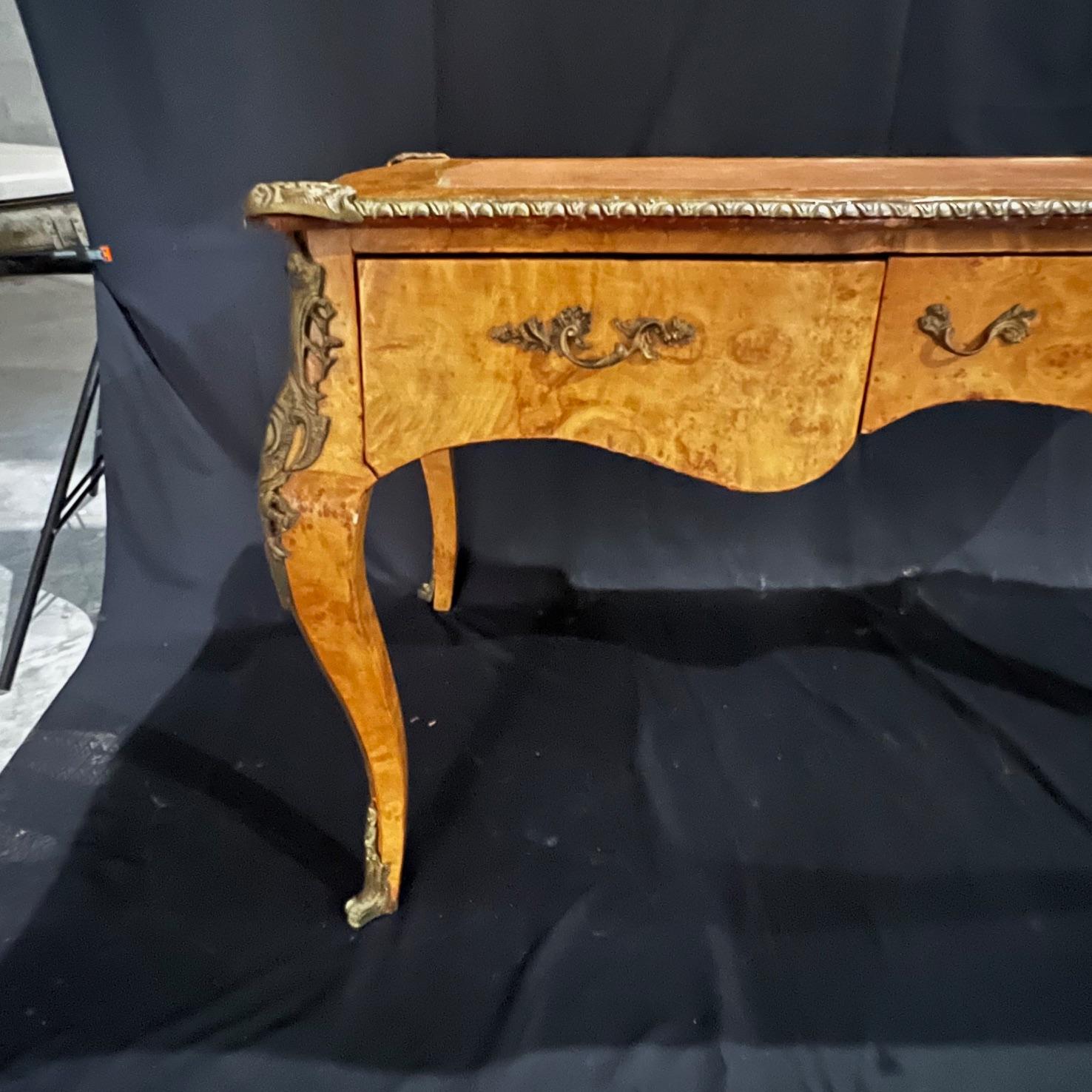 French Louis XV Style Bureau Plat Leather Top Writing Desk  For Sale 2