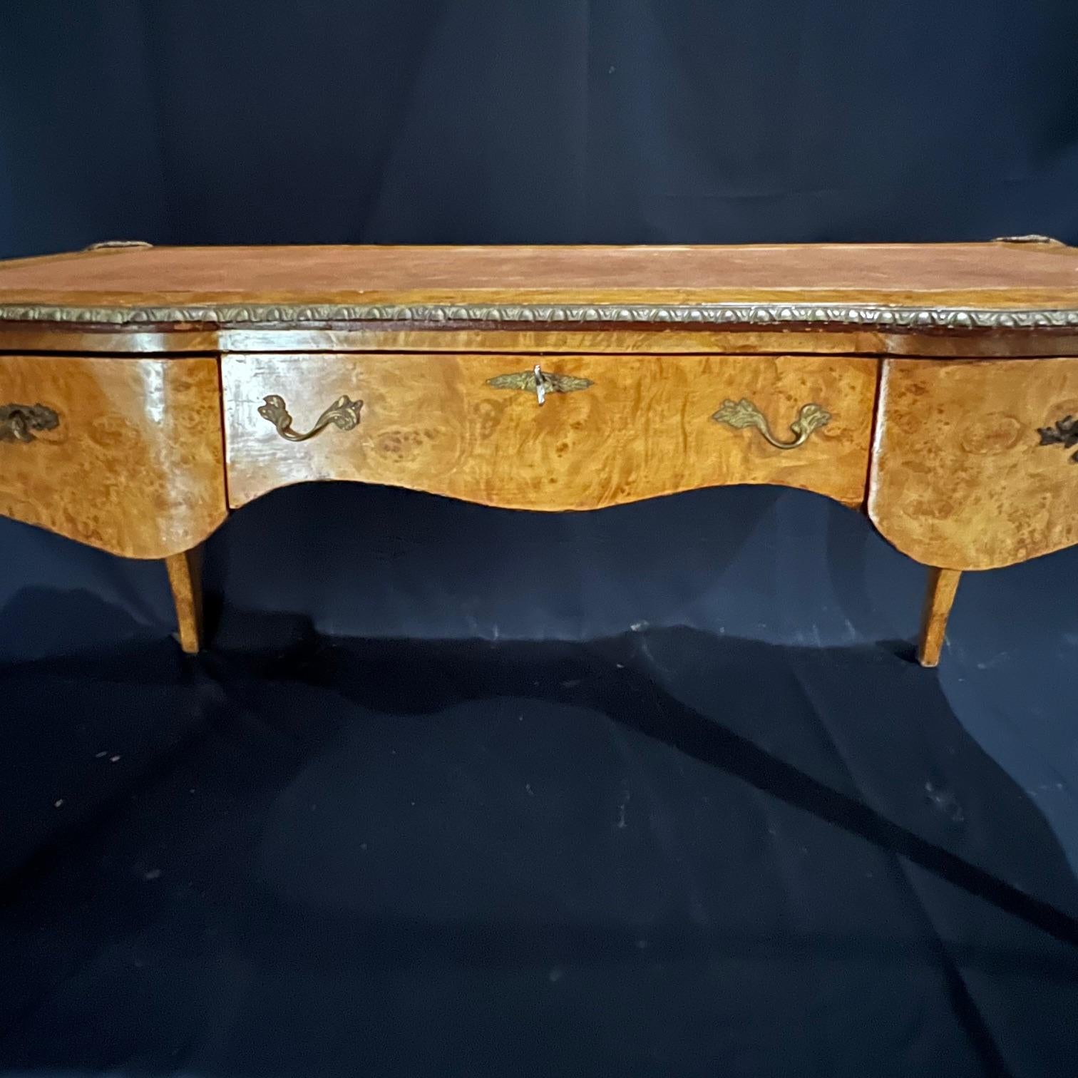 French Louis XV Style Bureau Plat Leather Top Writing Desk  For Sale 3
