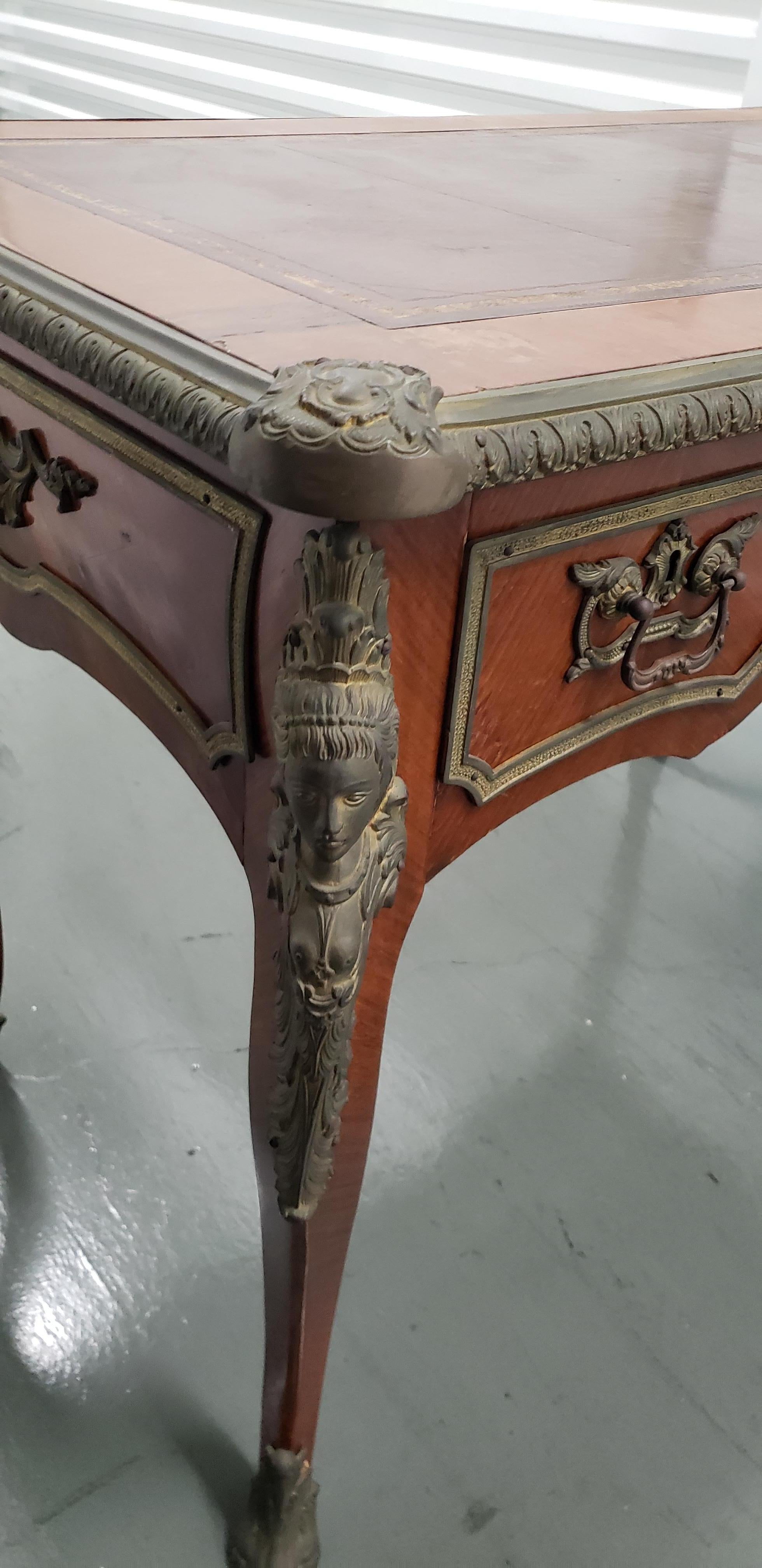 French Louis XV Style Bureau Plat with Embossed Leather Top and Bronze Mounts In Good Condition In San Francisco, CA