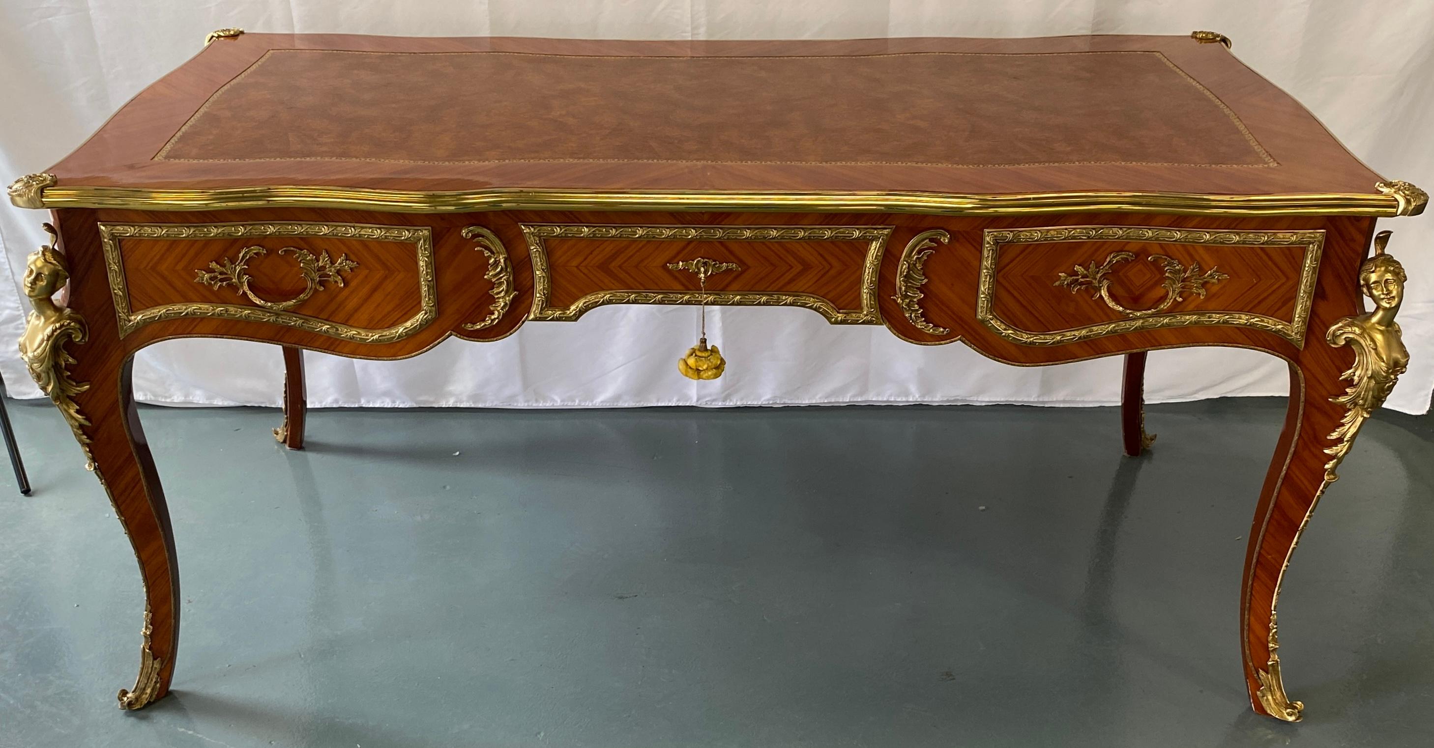 Escritorio Francés Plano Estilo Luis XV con Monturas de Ormolu Escritorio Francés Plano Bronce