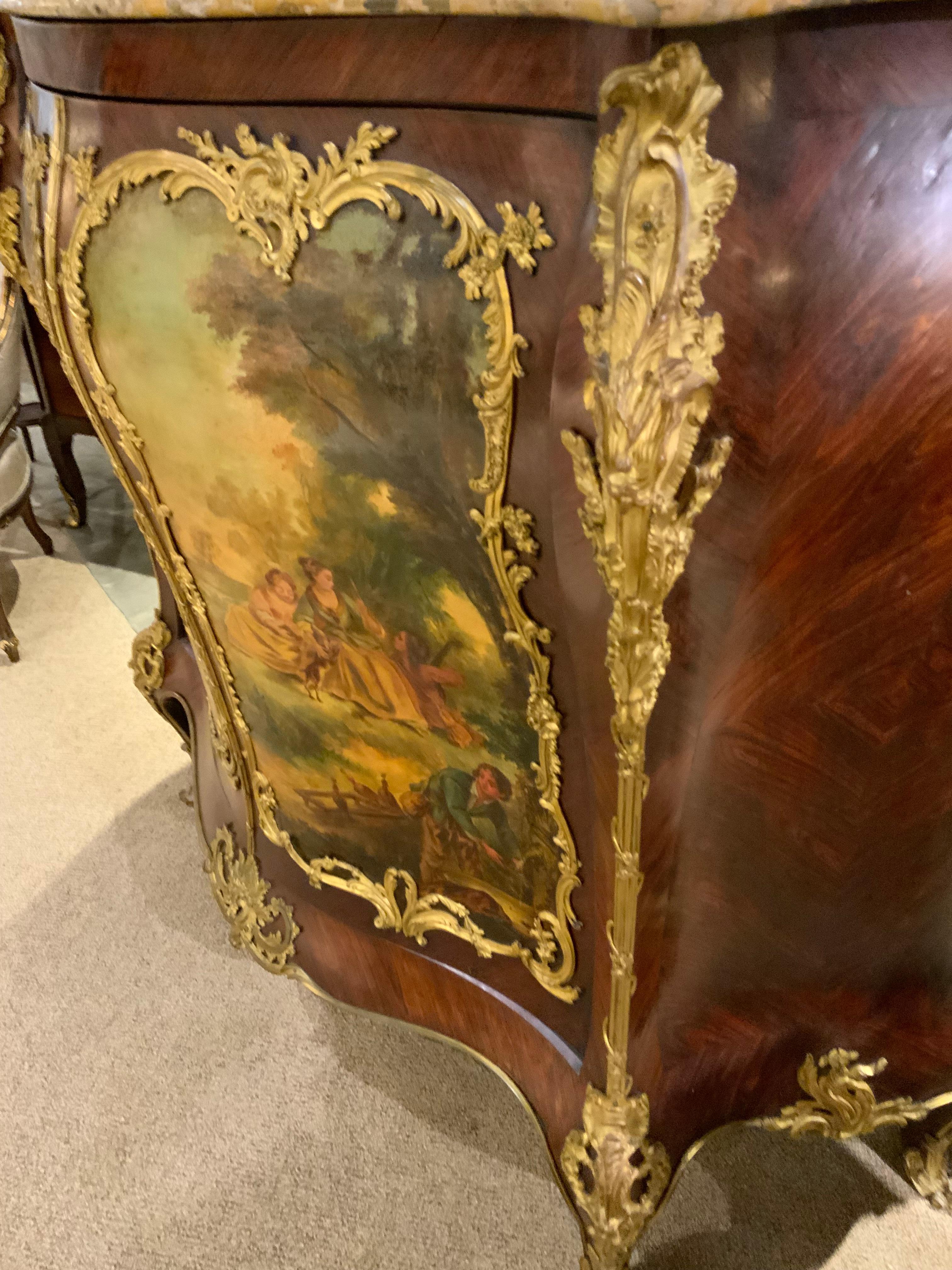 French louis XV-Style cabinet, 19 th c. with the Verni Martin Technique in vendita 3