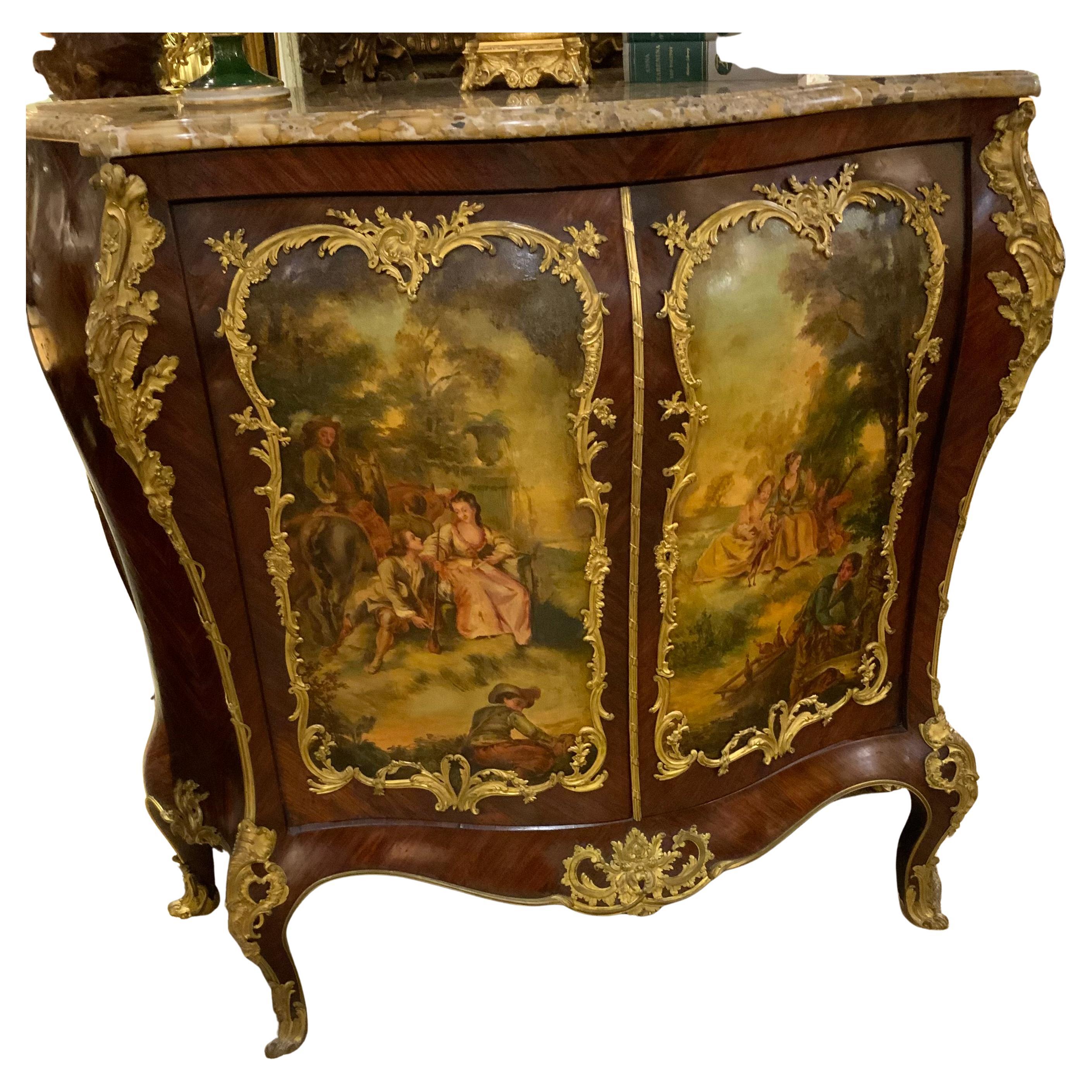 Armadietto francese in stile Luigi XV con un design ornato inventato dal 
Martin Brothers in Francia nel XIX secolo.  Questa tecnica è stata
Una speciale tecnica di laccatura. L'armadietto presenta ornamenti in bronzo dorato.
Le porte si aprono su