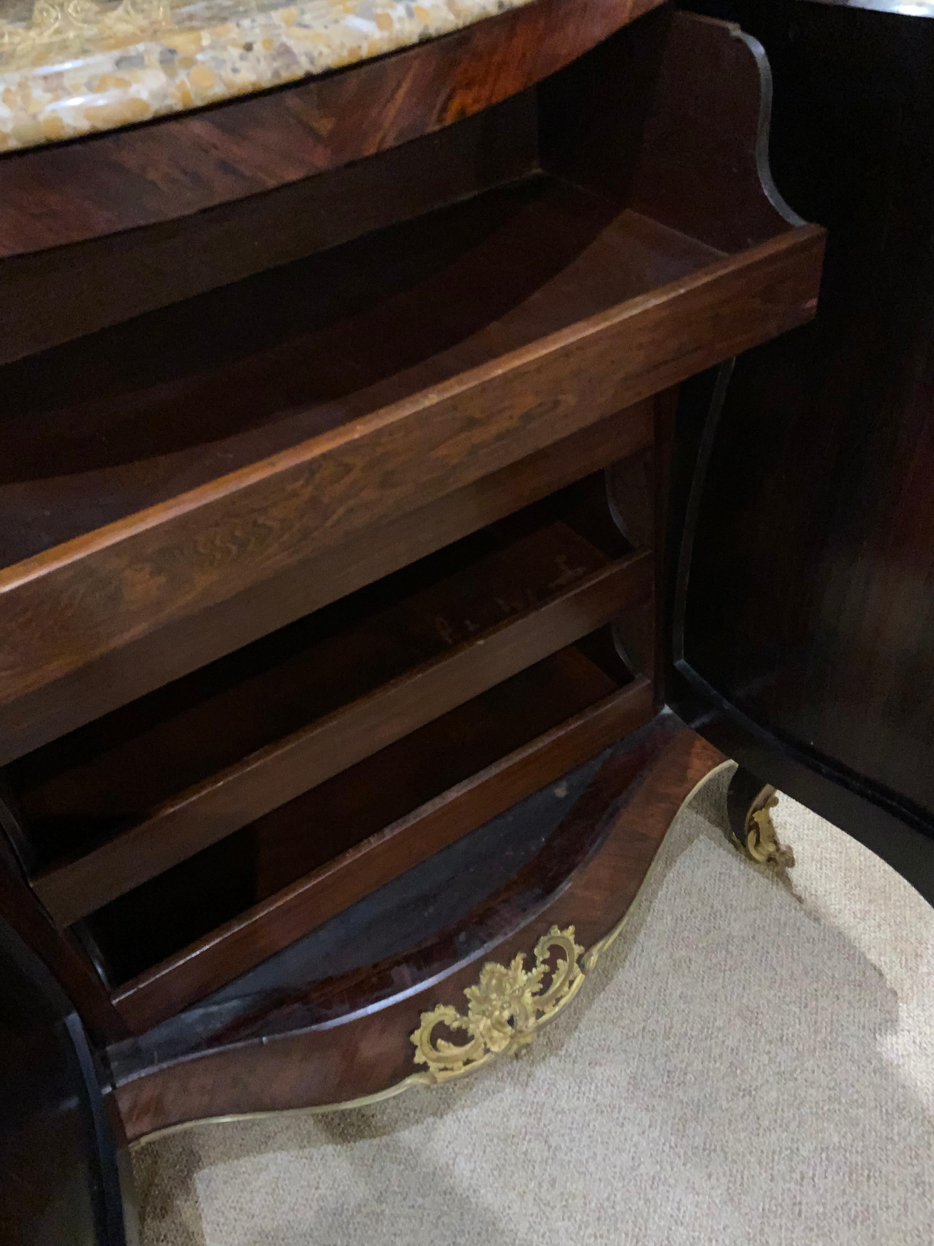 Luigi XV French louis XV-Style cabinet, 19 th c. with the Verni Martin Technique in vendita