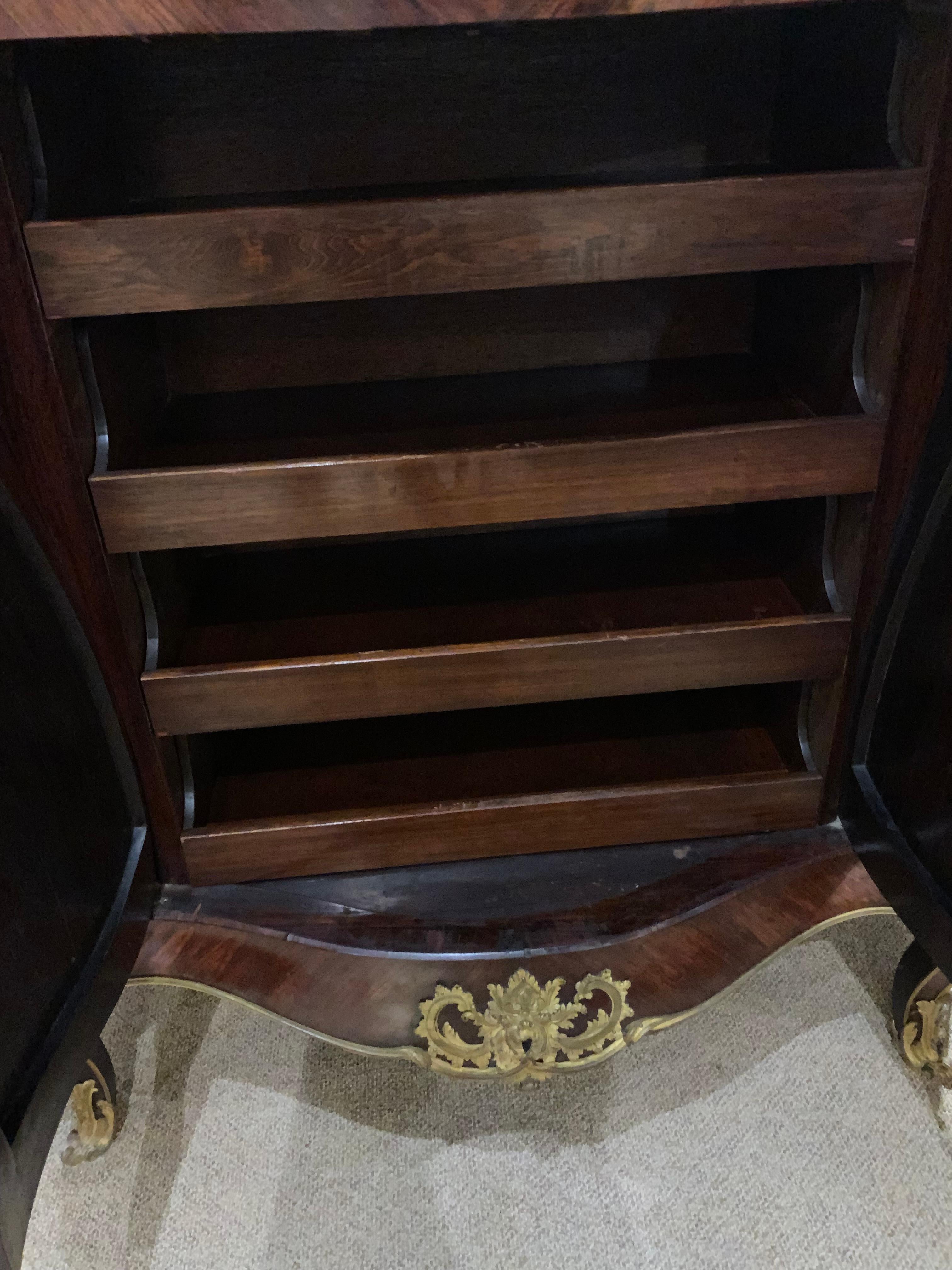 Francese French louis XV-Style cabinet, 19 th c. with the Verni Martin Technique in vendita