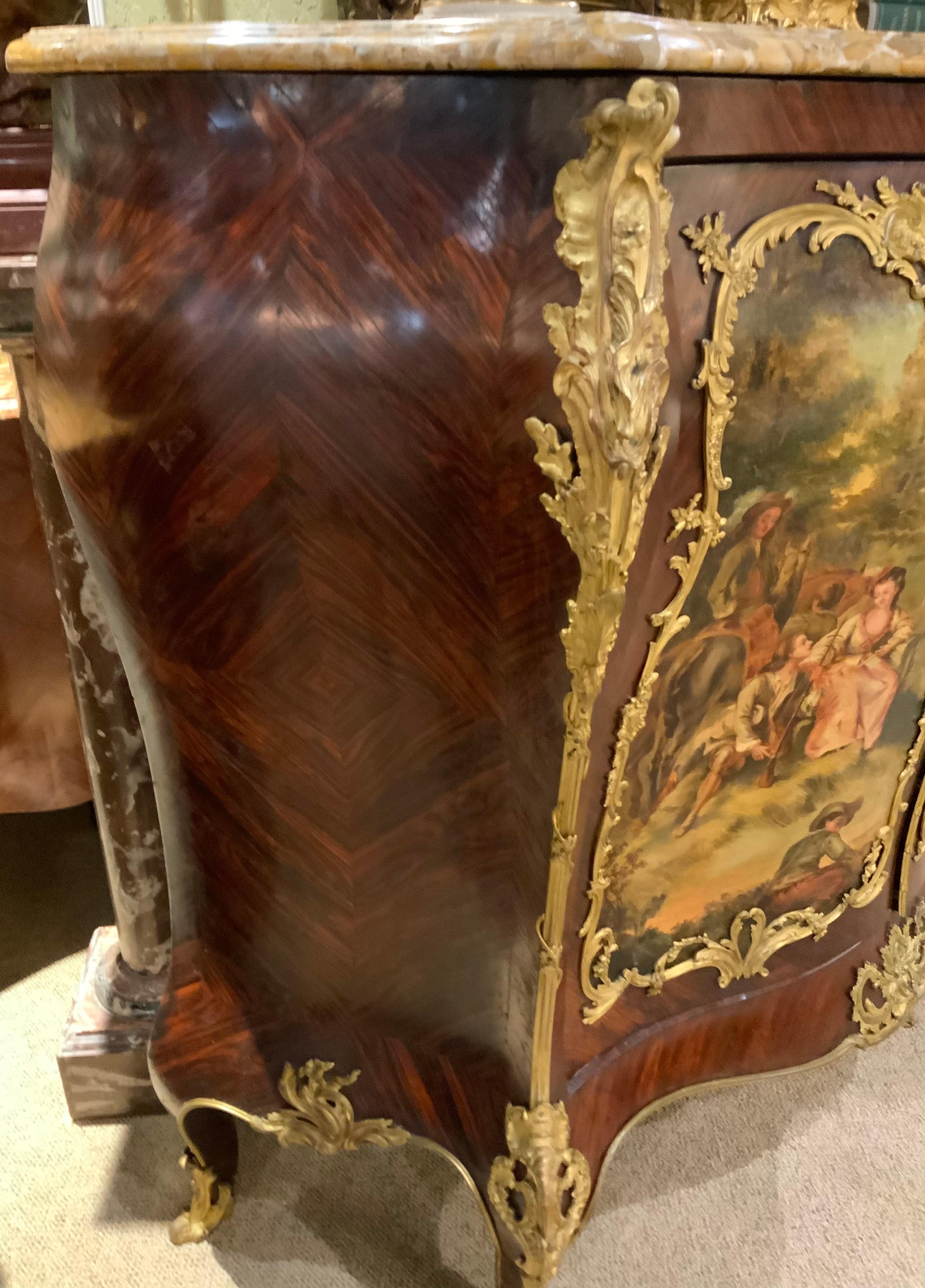 XIX secolo French louis XV-Style cabinet, 19 th c. with the Verni Martin Technique in vendita