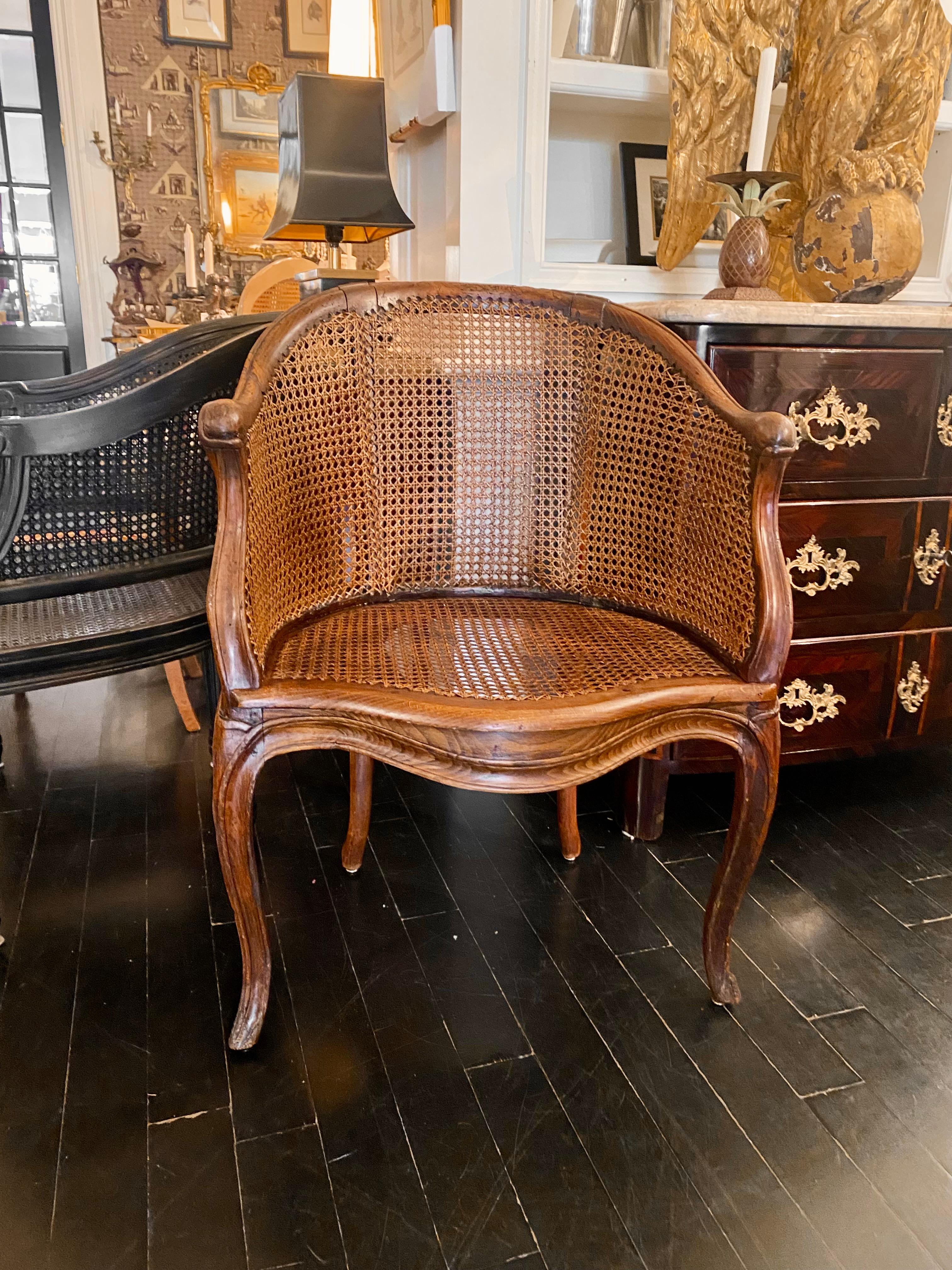 French Louis XV Style Caned Bergère Armchair en venta 6