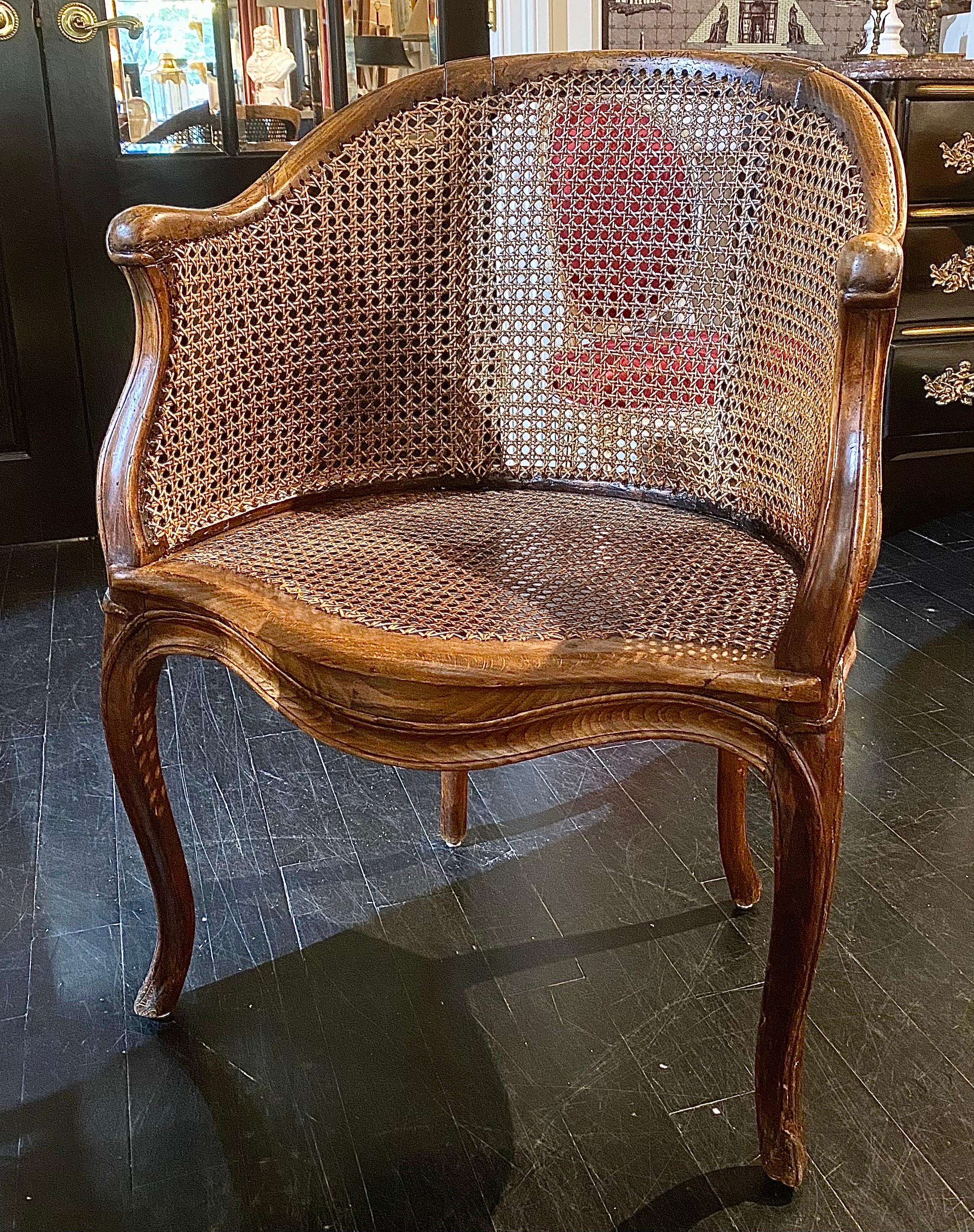 French Louis XV Style Caned Bergère Armchair en venta 12