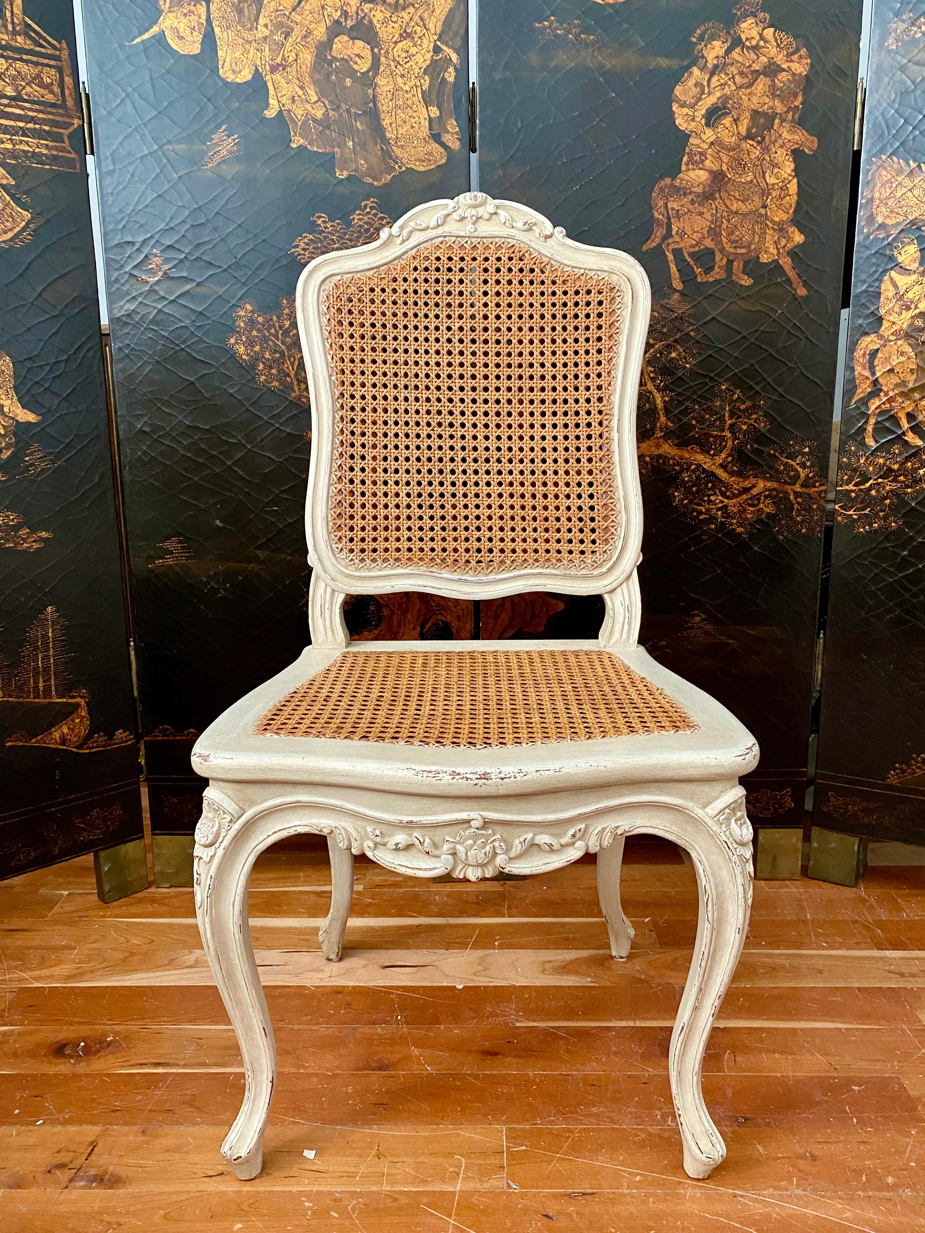 Dipinto Set di sei sedie a canne in stile Louis XV, francese in vendita