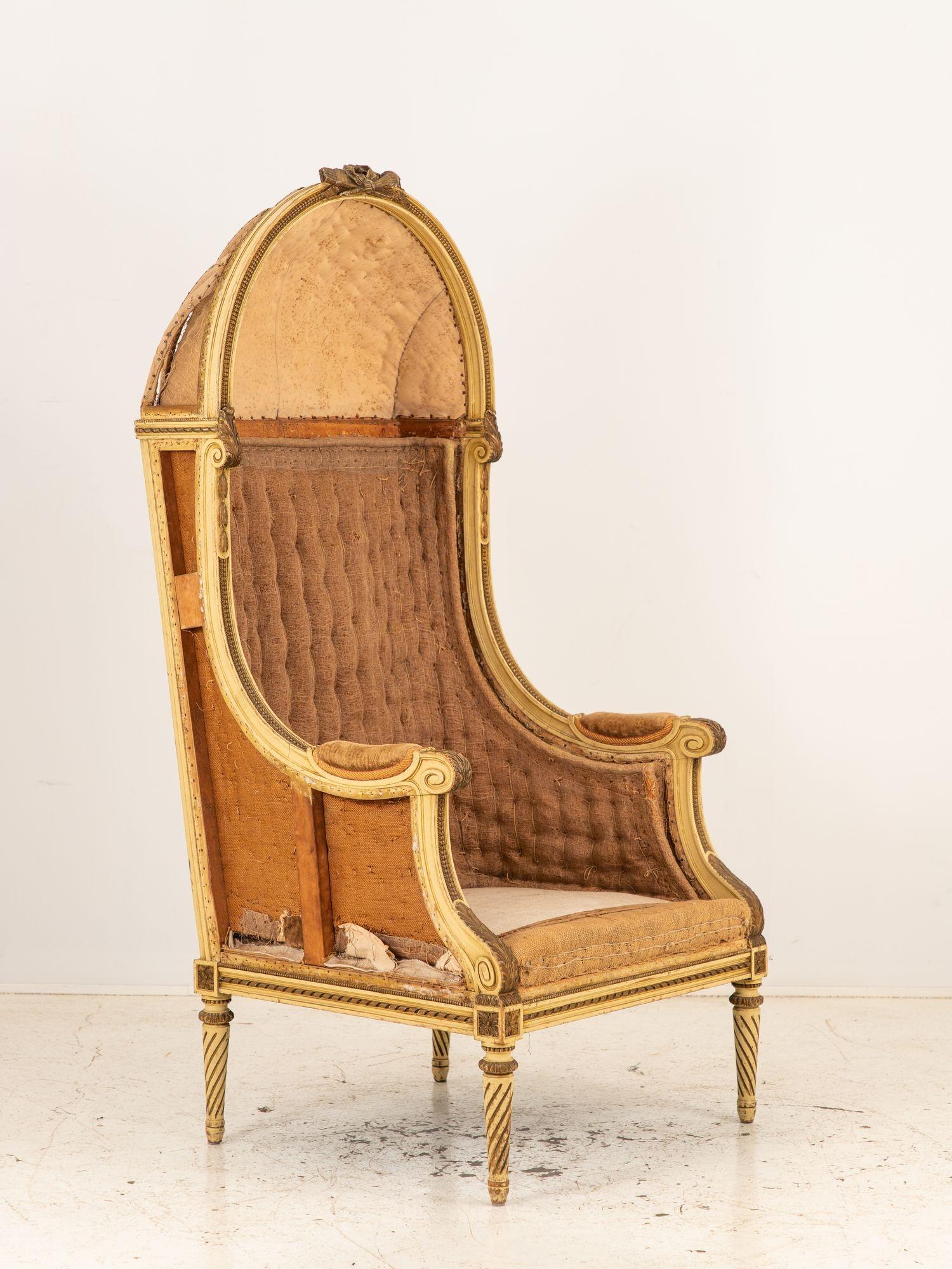 French Louis XV Style Carved Balloon Porters Chair, 19th Century For Sale 9