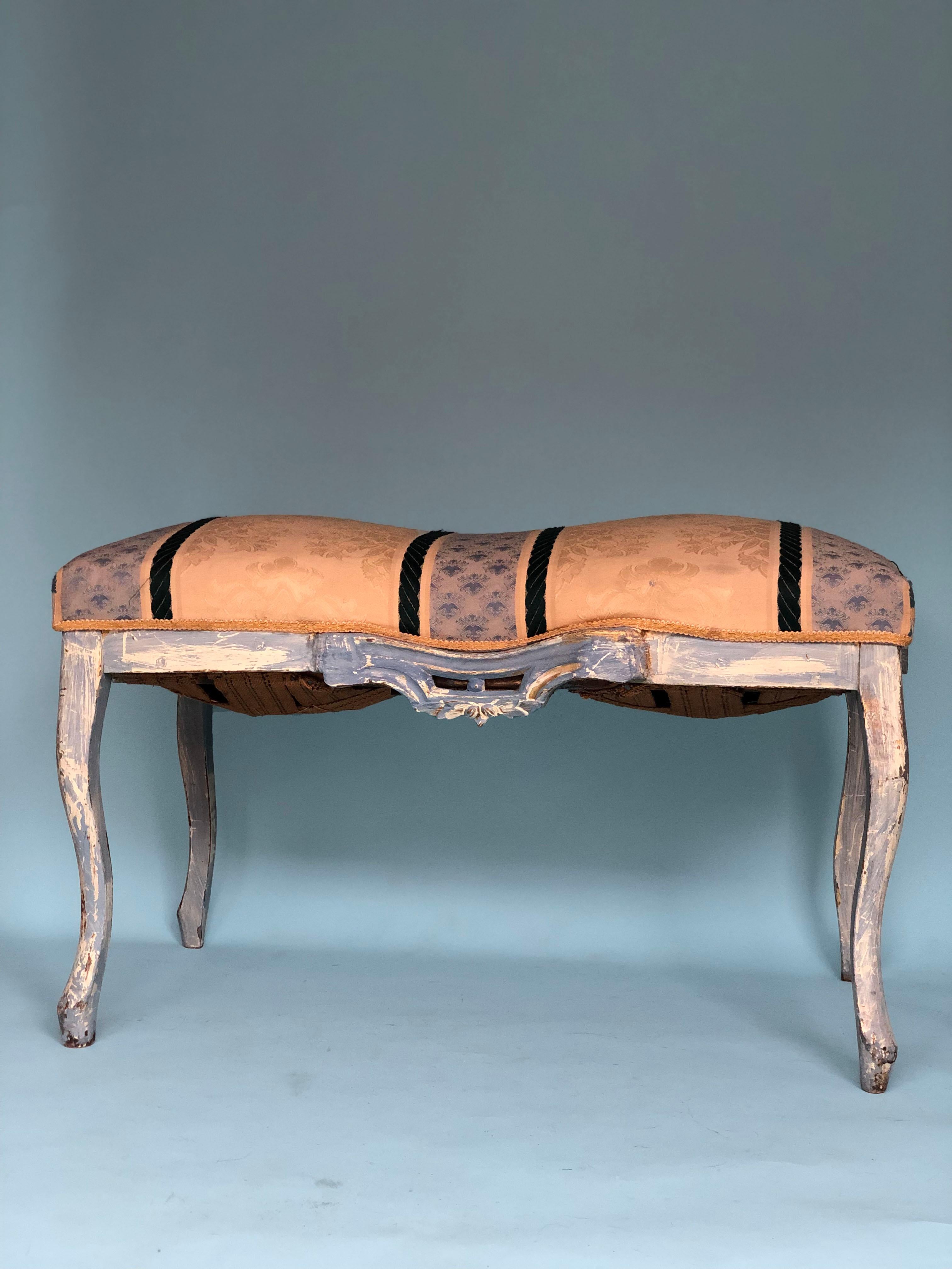 French Louis XV Style Carved Bench, Late 19th Century In Good Condition For Sale In Bjuråker, SE