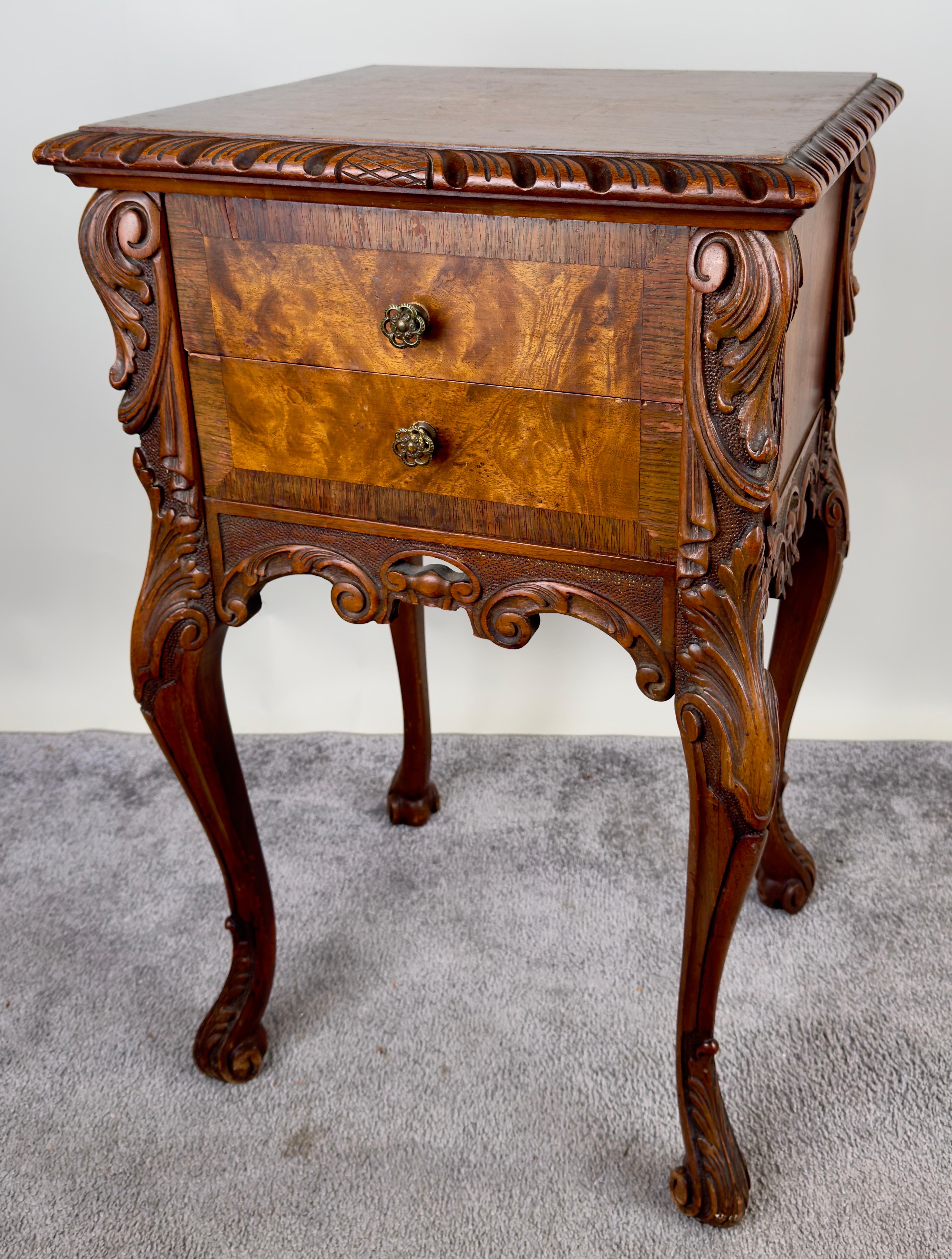 French Louis XV Style Carved Burl Walnut Side, end Table or Nightstand  In Good Condition For Sale In Plainview, NY