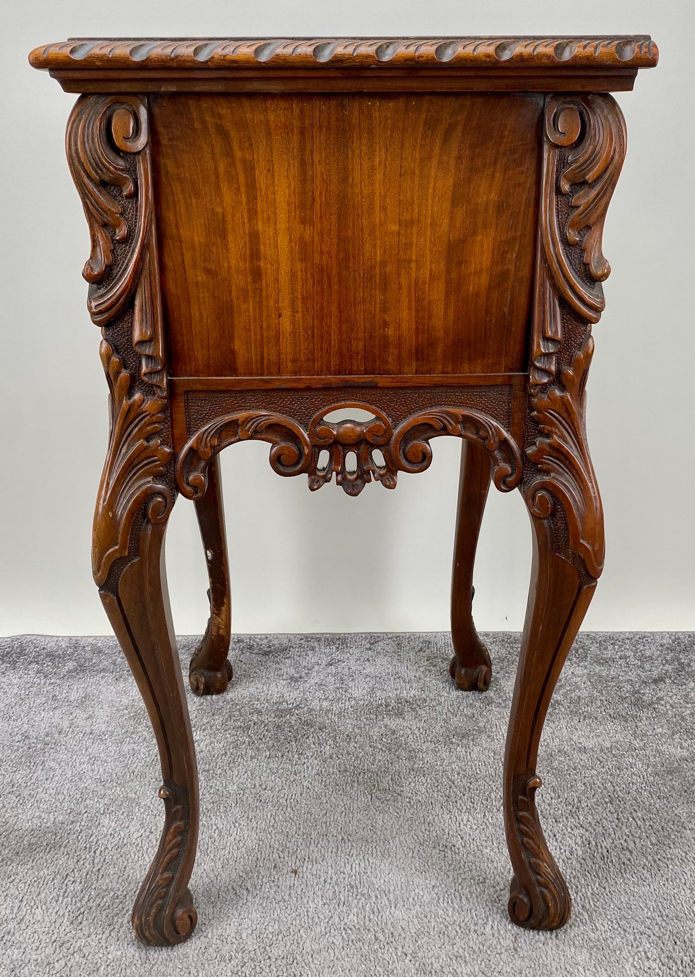 French Louis XV Style Carved Burl Walnut Side, end Table or Nightstand  For Sale 2
