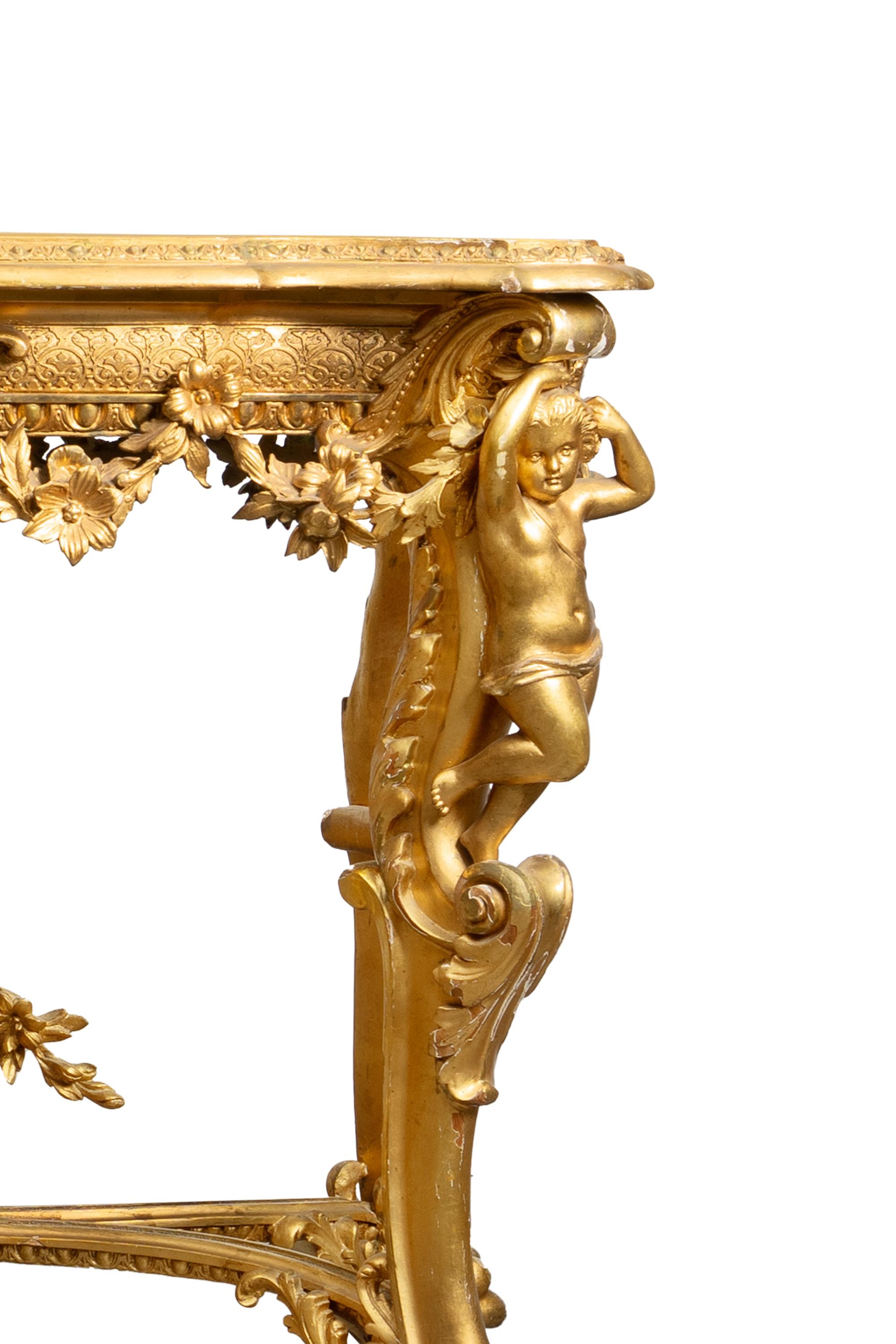 XIXe siècle Table d'appoint de style Louis XV sculptée en bois doré et gesso en vente